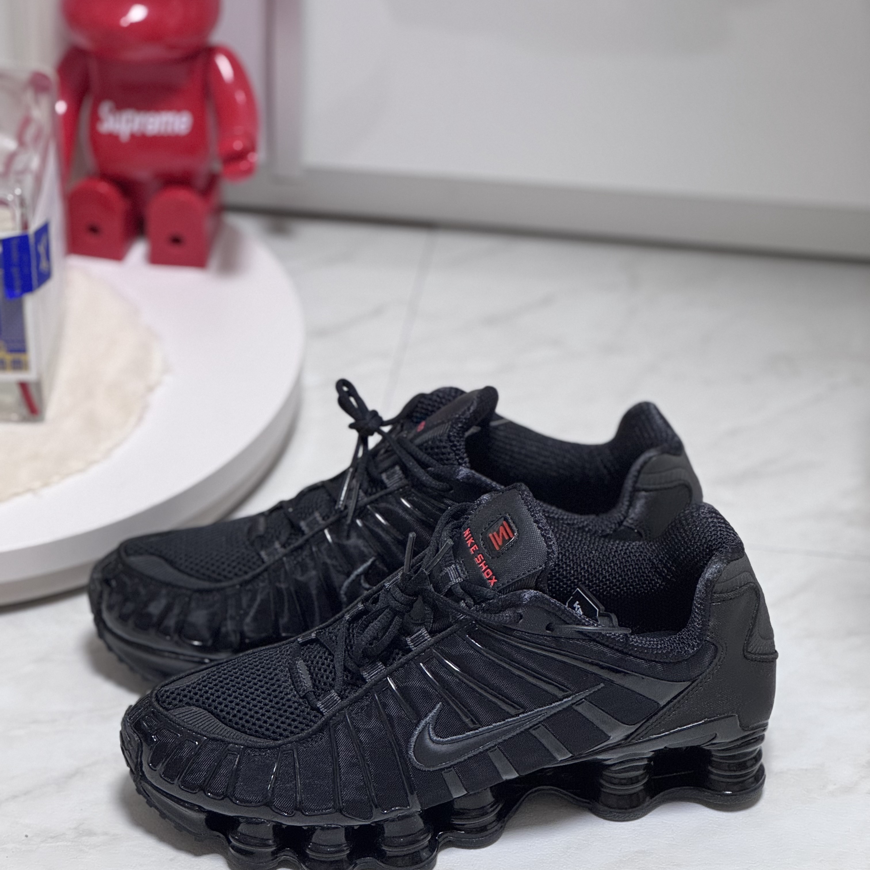 (W) Nike Shox TL Black and Max Orange 착용 스타일
