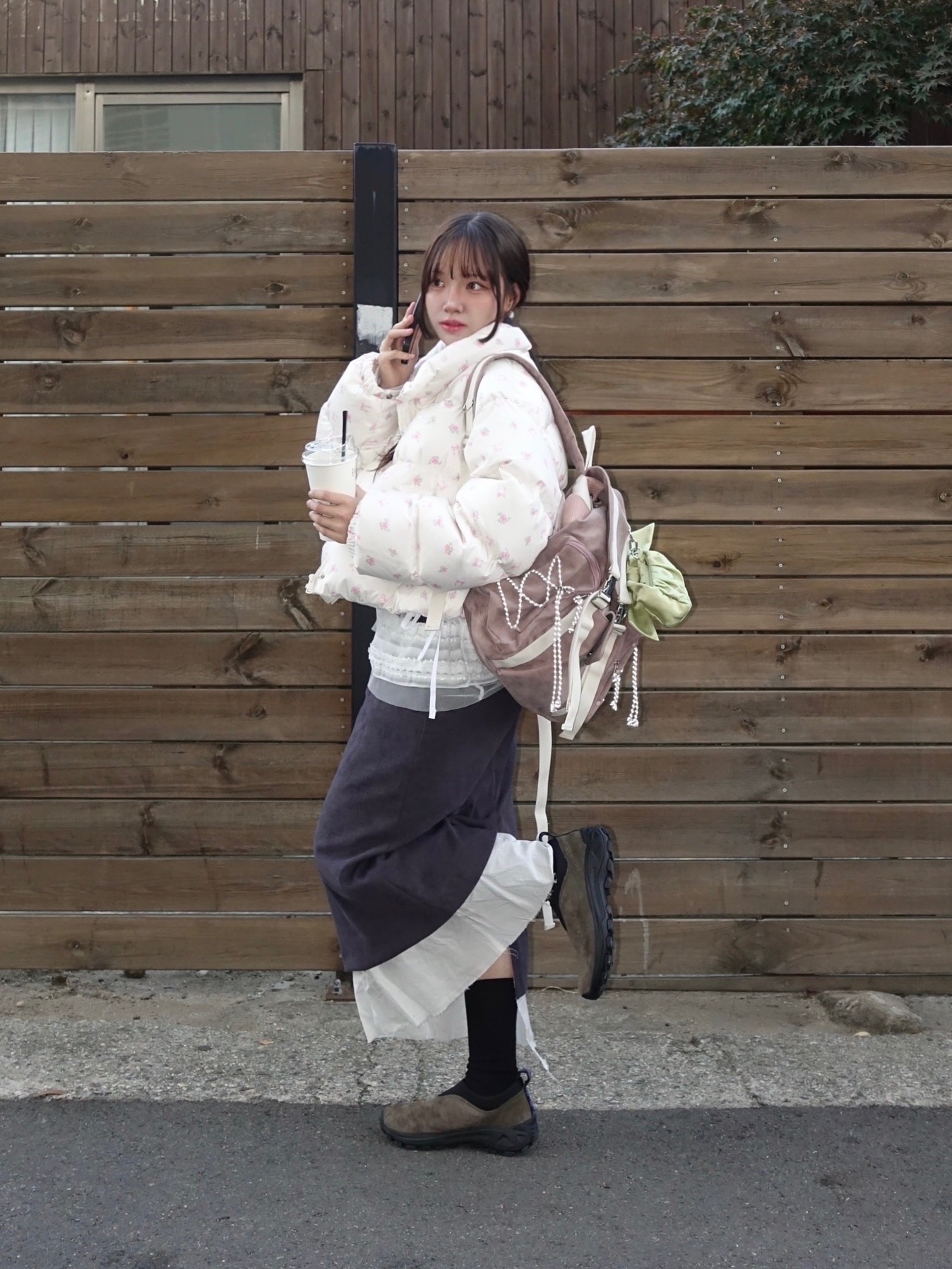 Merrell Winter Moc 3 Gunsmoke, & Other Stories Nano Satin Bow Bag Pistachio 착용 스타일 - 1
