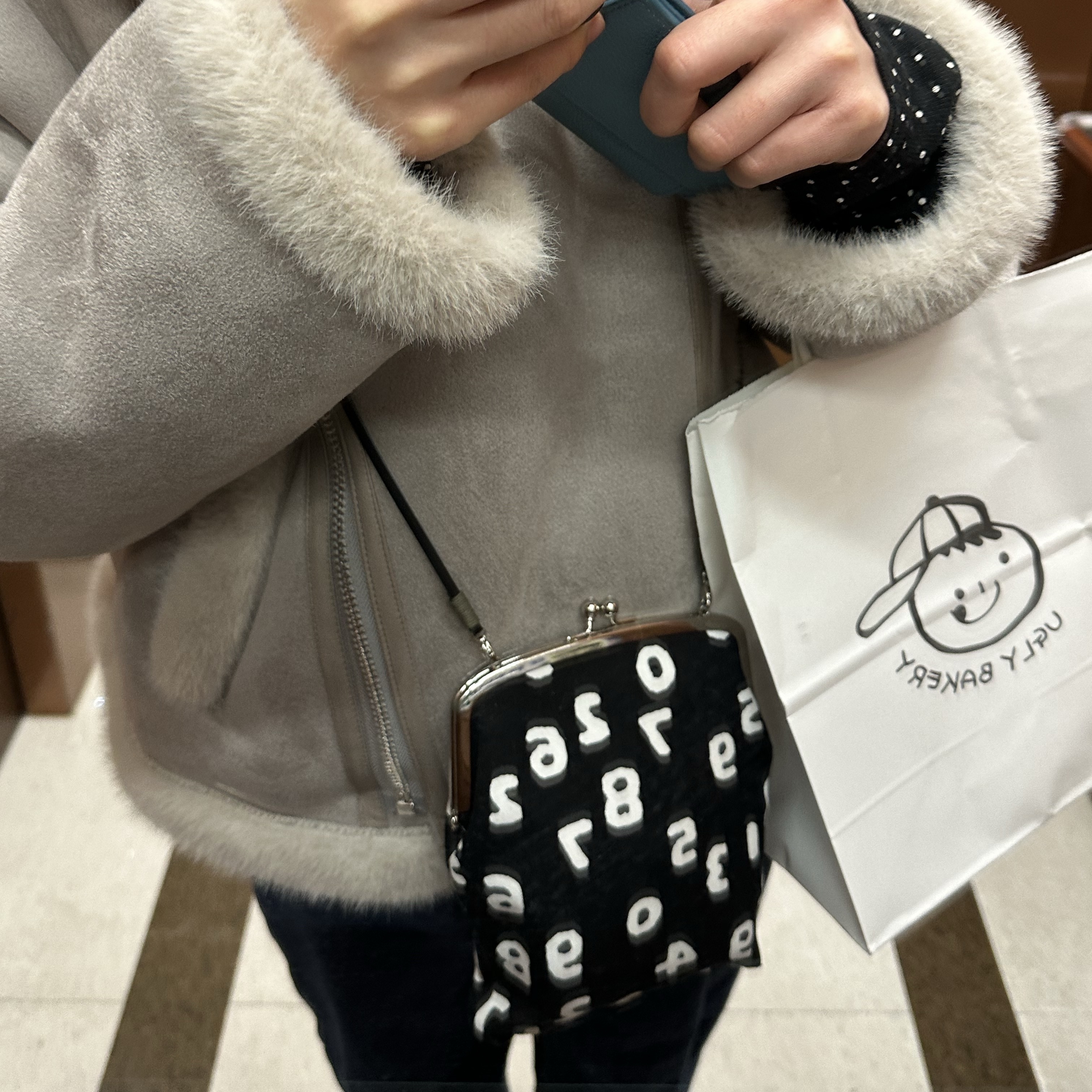 소우소우 캔버스 소프트 가마구치 백 라지 블랙 (110cm 블랙 가죽 스트랩 포함) 착용 스타일