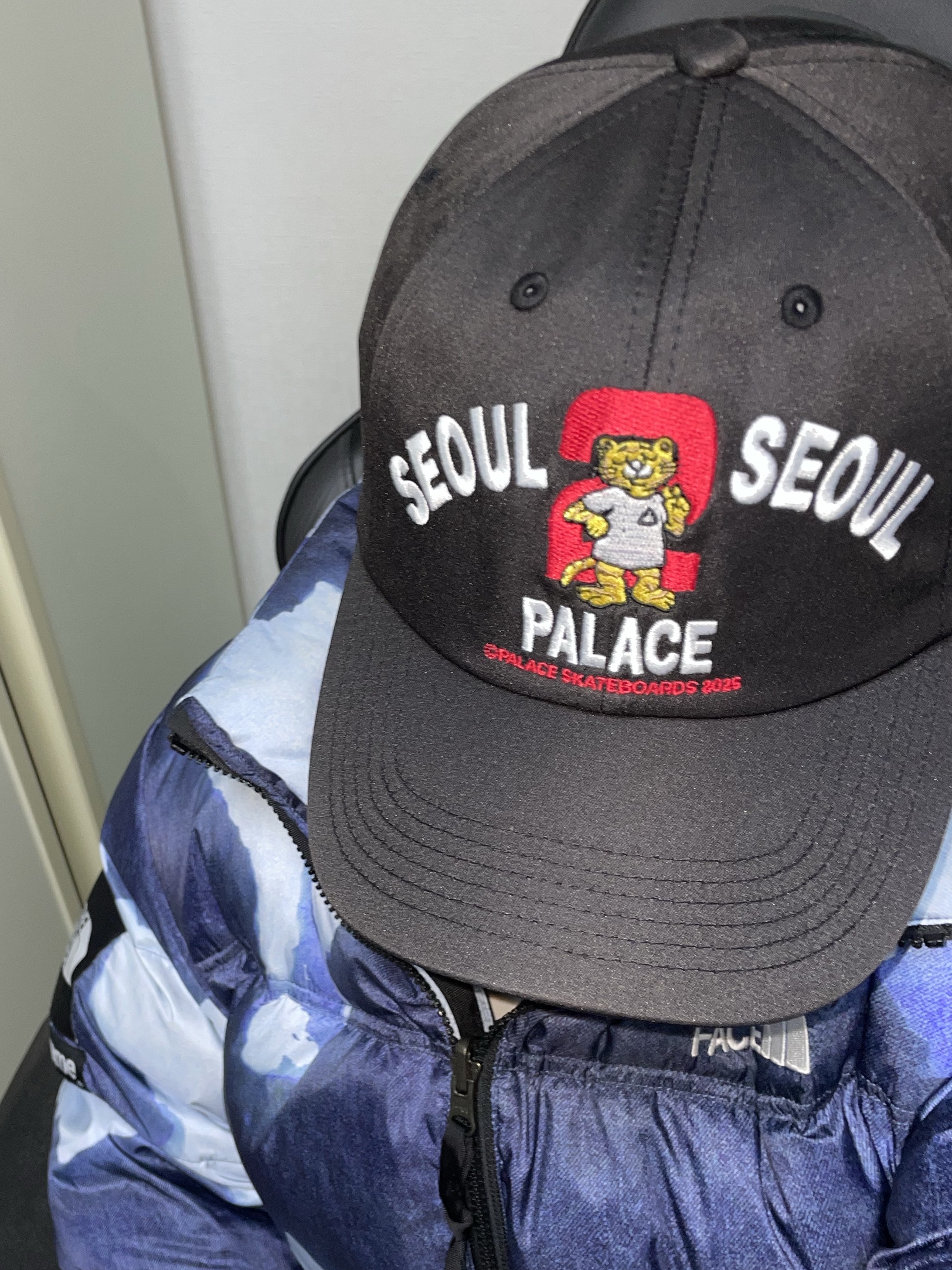 Palace Seoul 2 Seoul 6-Panel Cap Black - 25SS 착용 스타일 - 1