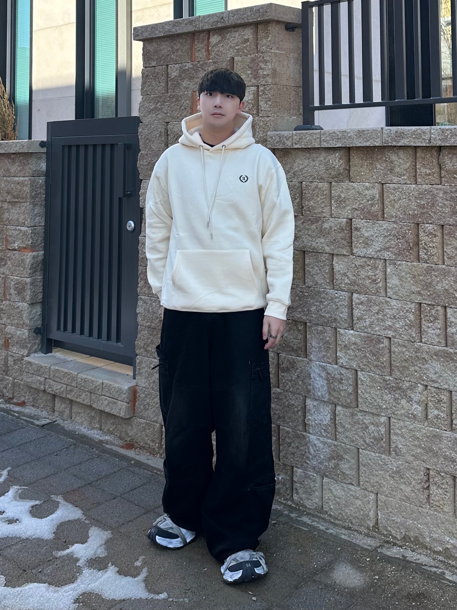 Balenciaga Cargo Sneakers White Grey 착용 스타일