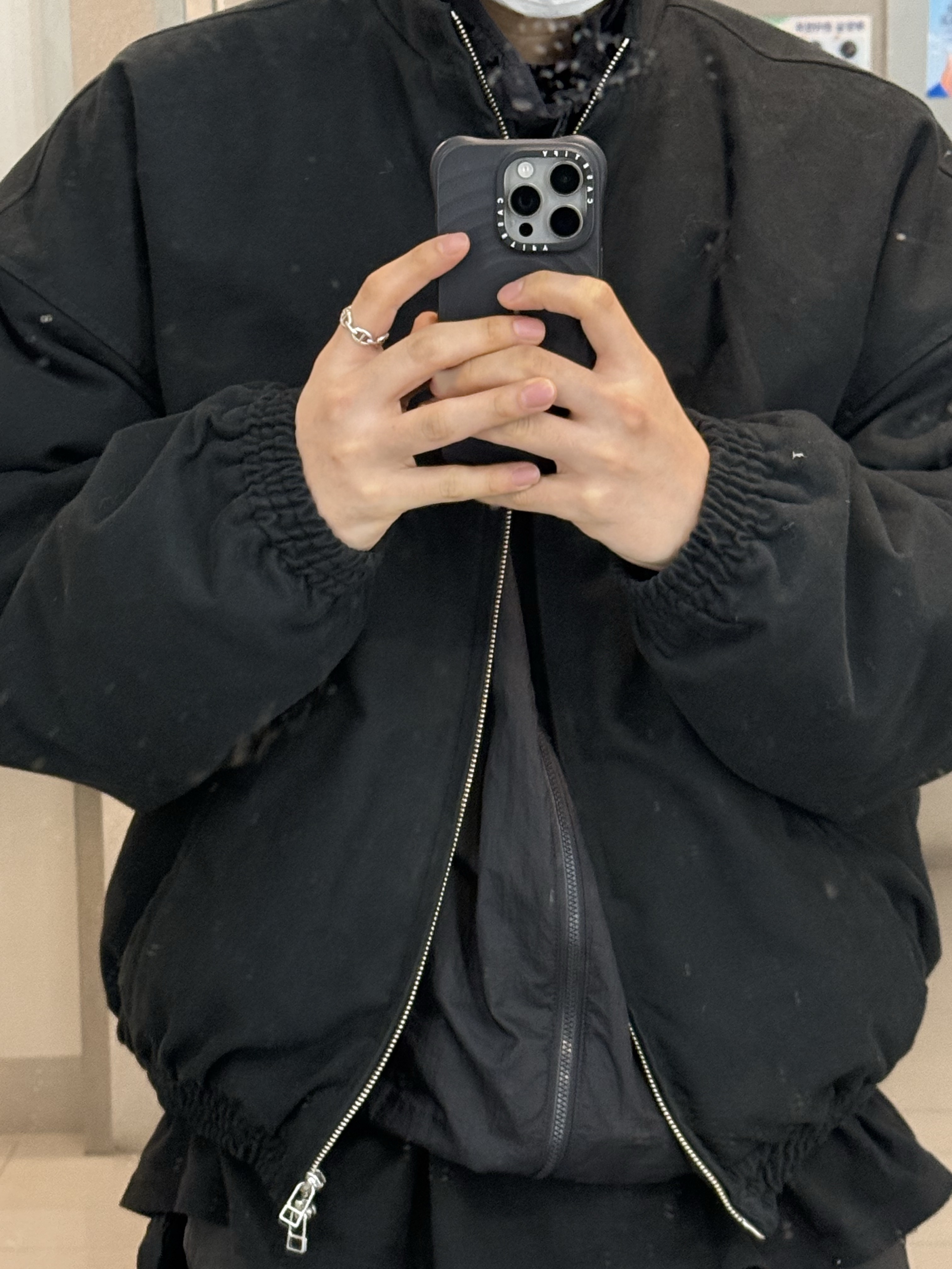 Nonnod Moleskine Bomber Jacket Matt Black, Nonnod Side Zip Cargo Pants Black 착용 스타일 - 5