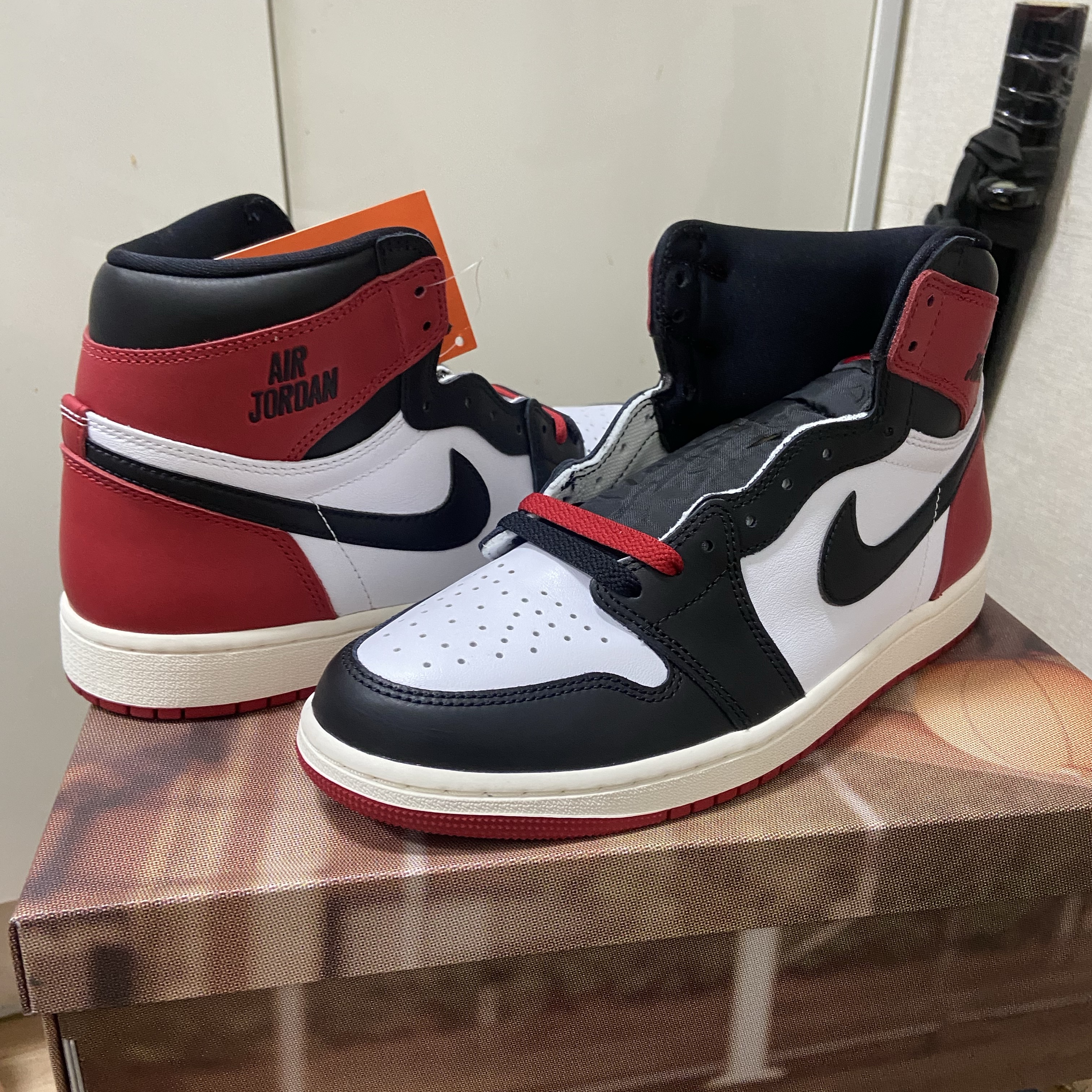 Jordan 1 Retro High OG Black Toe 착용 스타일 - 2