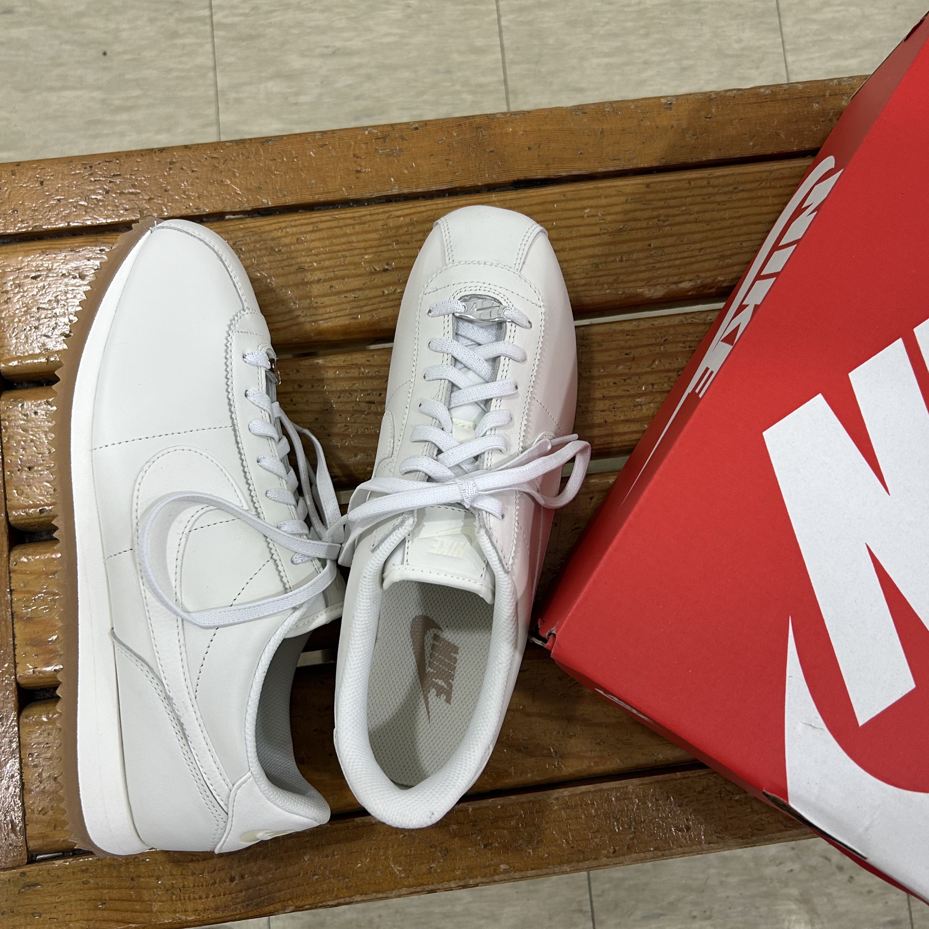 (W) Nike Cortez SE Sail 착용 스타일 - 2