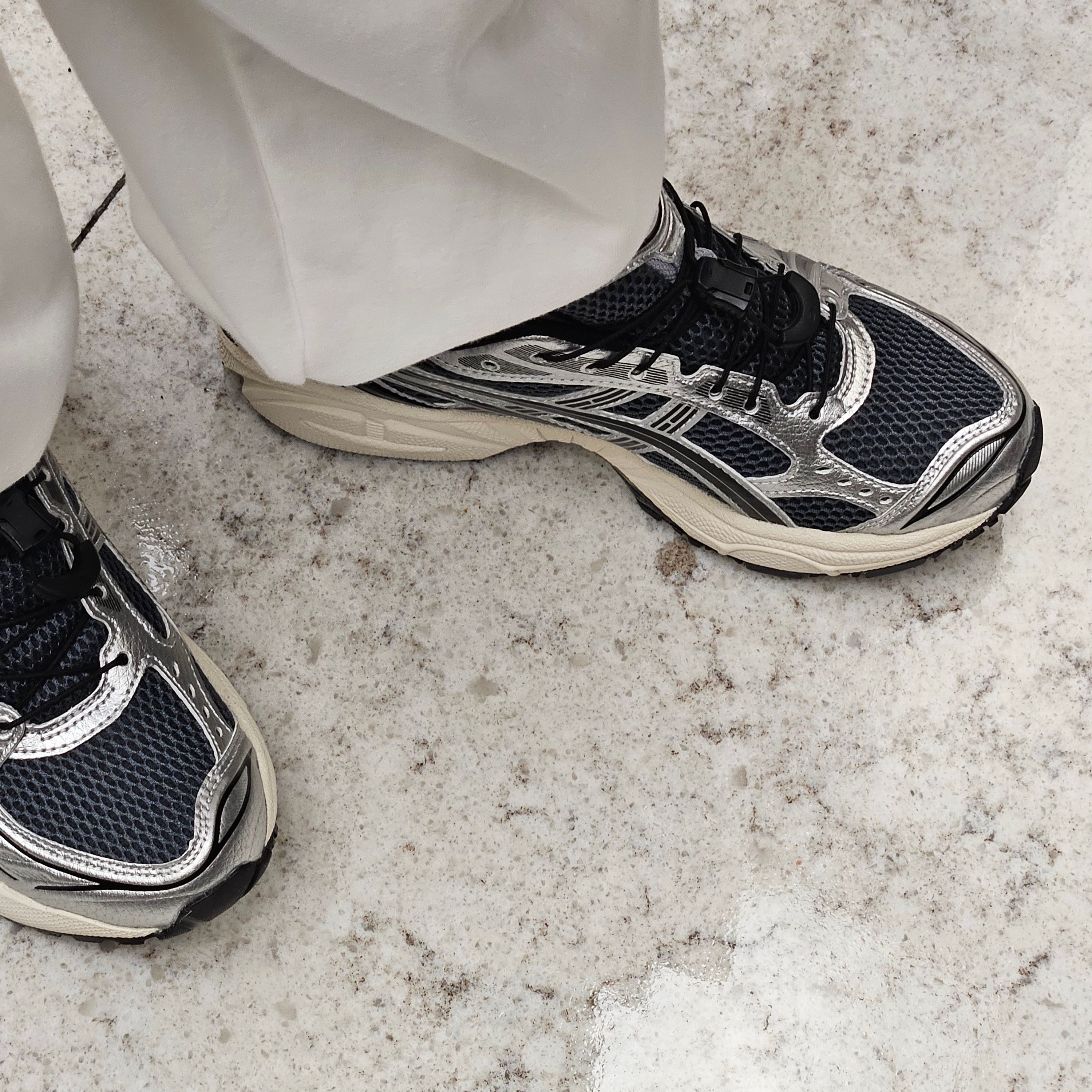 Asics Unlimited Gel-Kayano 14 Carrier Grey Black 착용 스타일