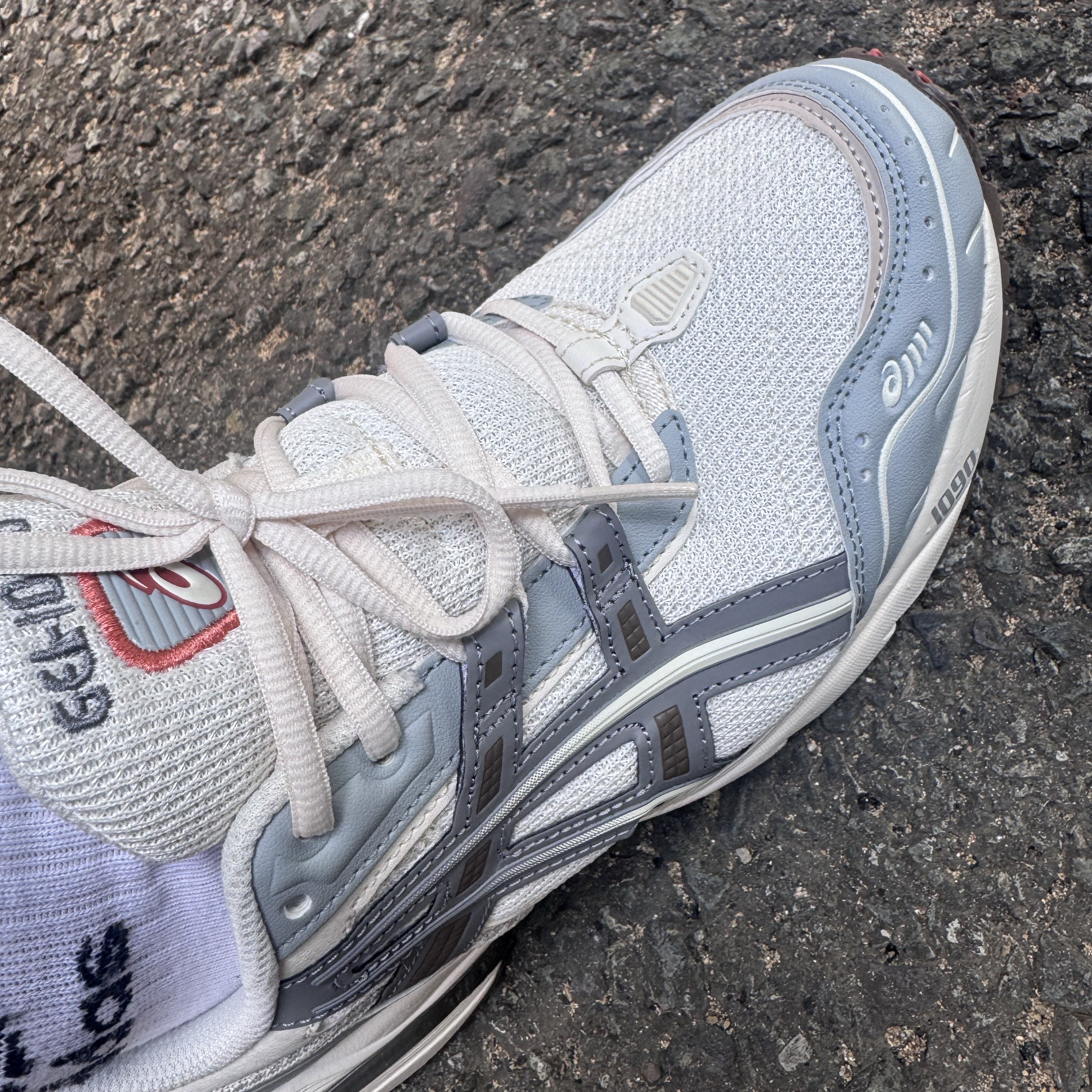 Asics Gel-1090 Blue Grey 착용 스타일 - 4