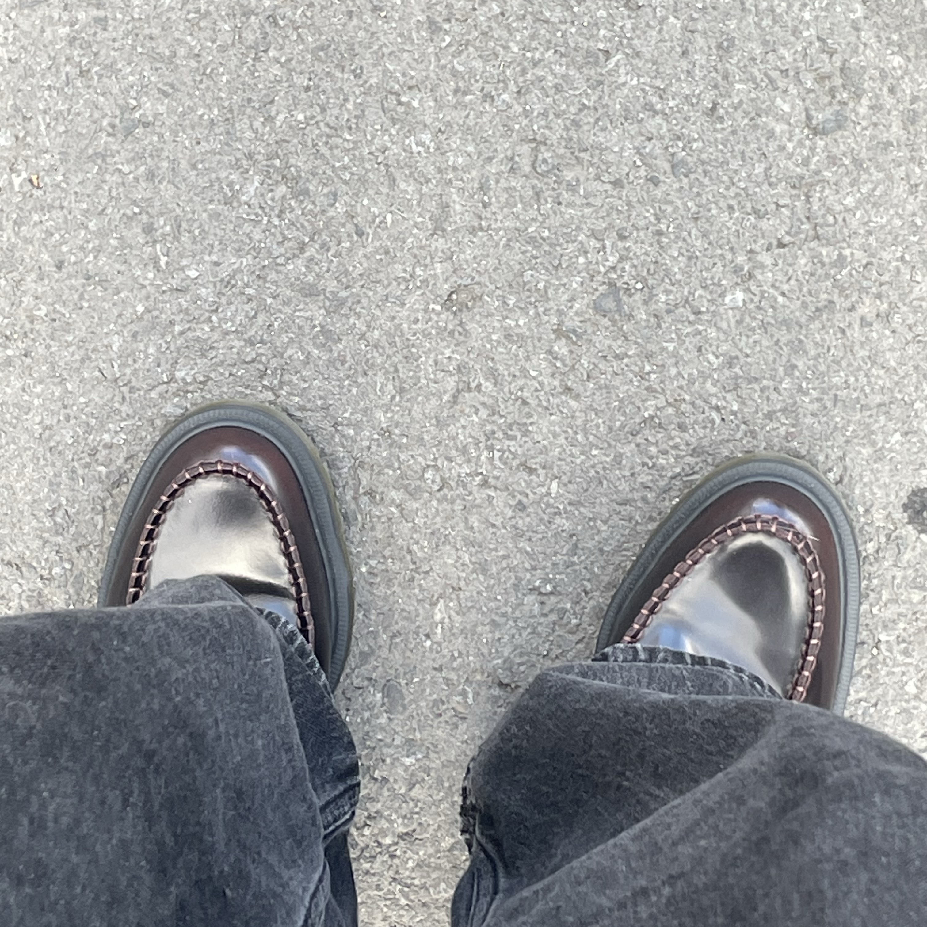 Dr. Martens Adrian Arcadia Leather Loafers Cherry Red 착용 스타일