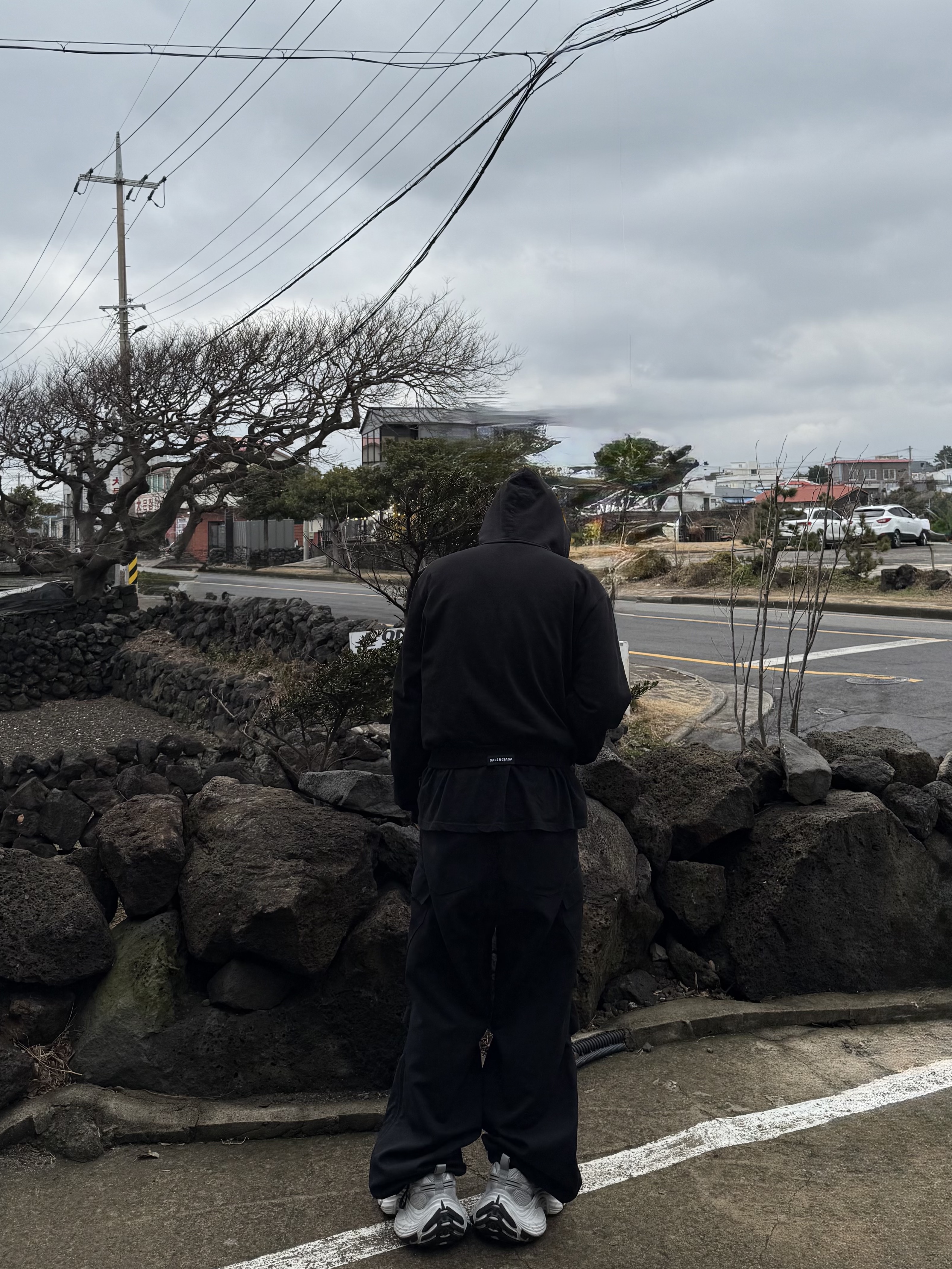 Nonnod Moleskine Bomber Jacket Matt Black, Nonnod Side Zip Cargo Pants Black 착용 스타일 - 4
