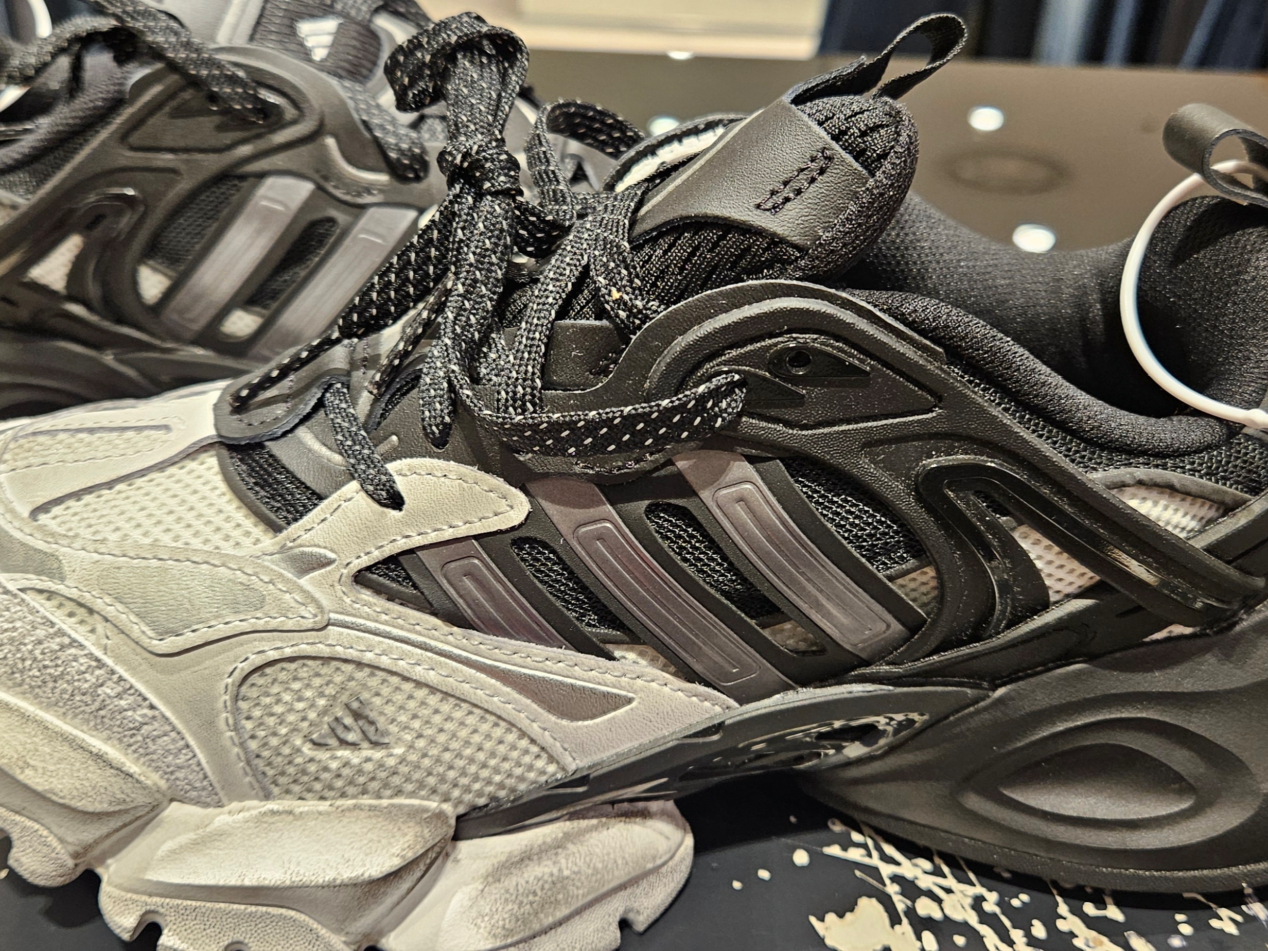 Adidas Vento XLG Runner Deluxe Sneakers White Black 착용 스타일 - 2