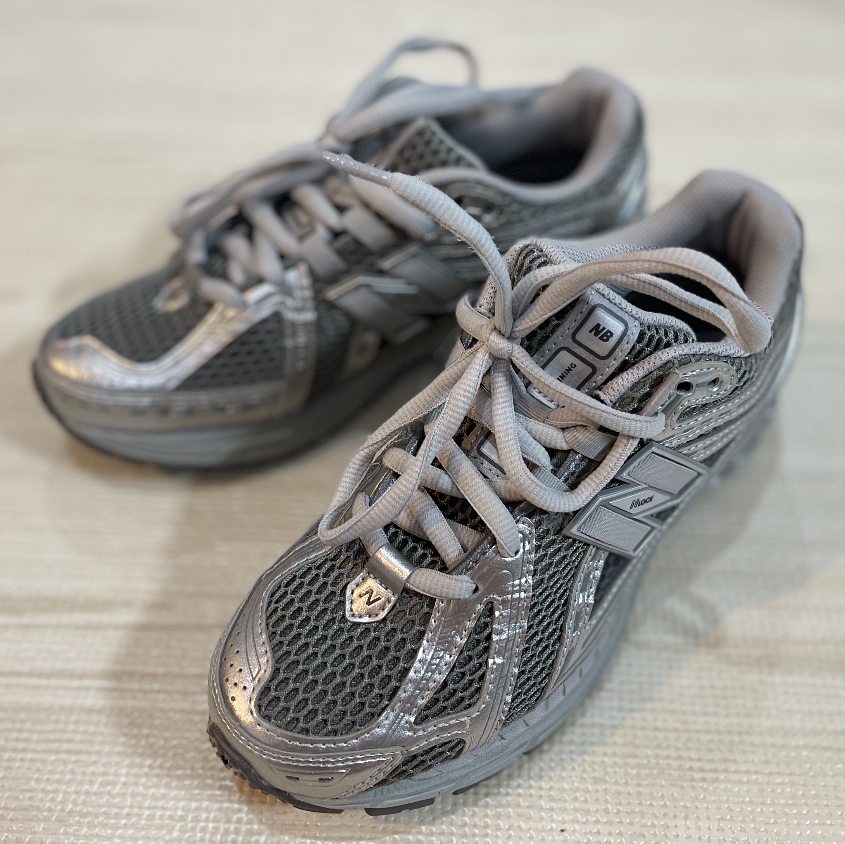 New Balance 1906R Harbor Grey Silver Metalic 착용 스타일