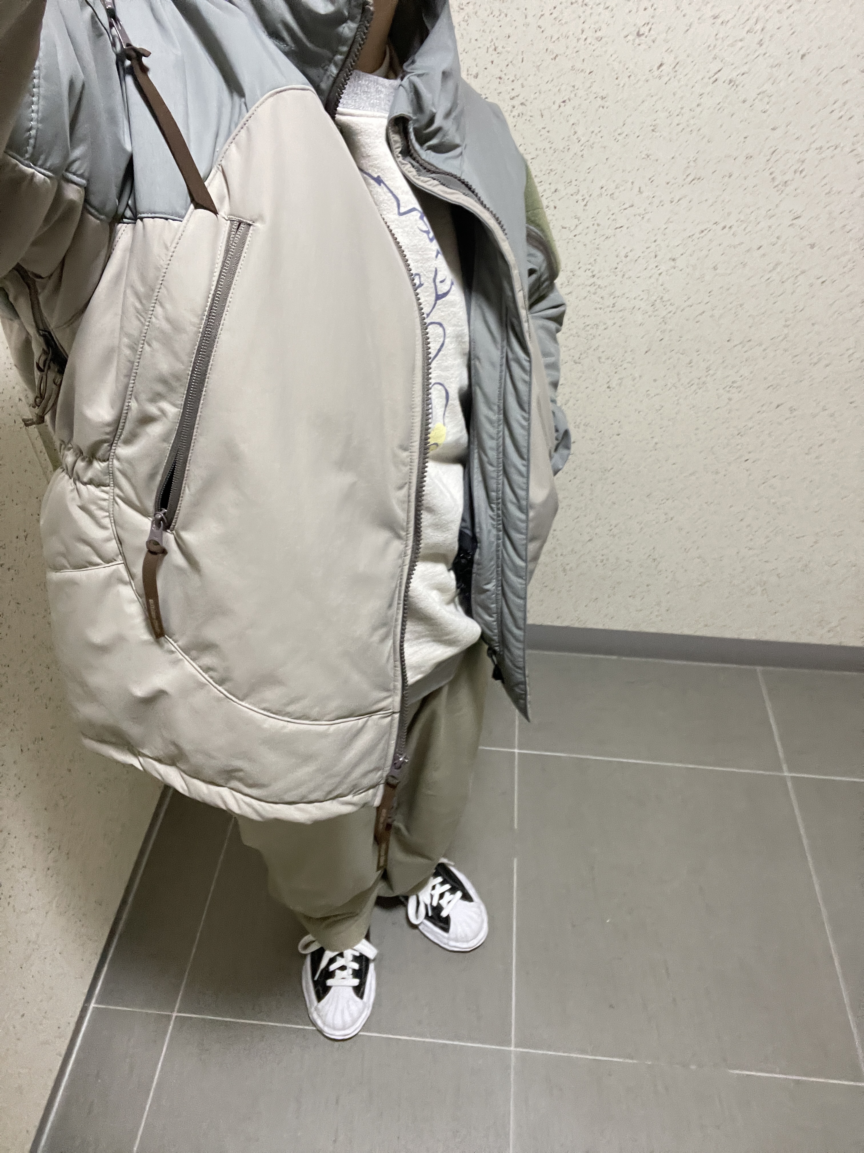 Maison Mihara Yasuhiro Blakey OG Sole Leather Low-top Sneakers Black, Thisisneverthat x Gramicci Mountain Cap Khaki 착용 스타일 - 2
