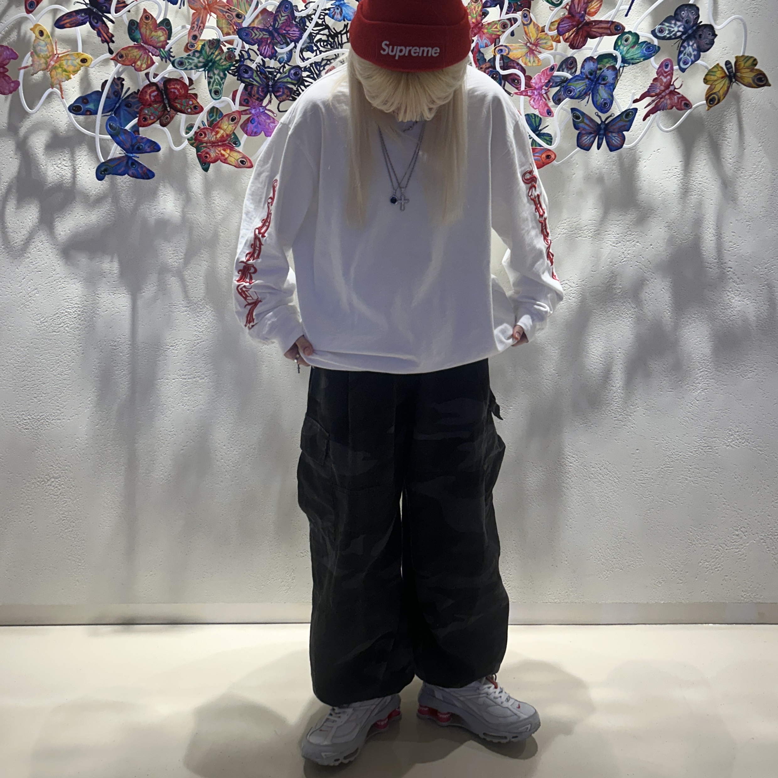 Supreme Old English L/S Top White - 24FW, Supreme New Era Box Logo Beanie Red - 23FW 착용 스타일