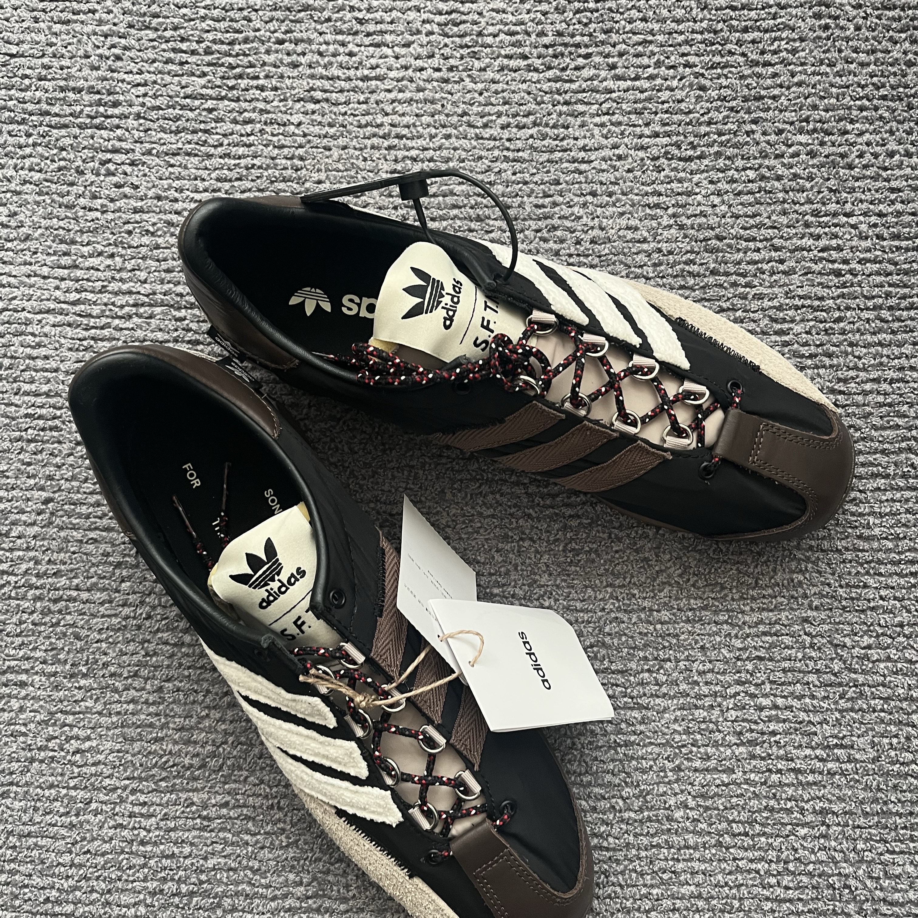 Adidas x Song for the Mute Country OG Core Black Core White 착용 스타일