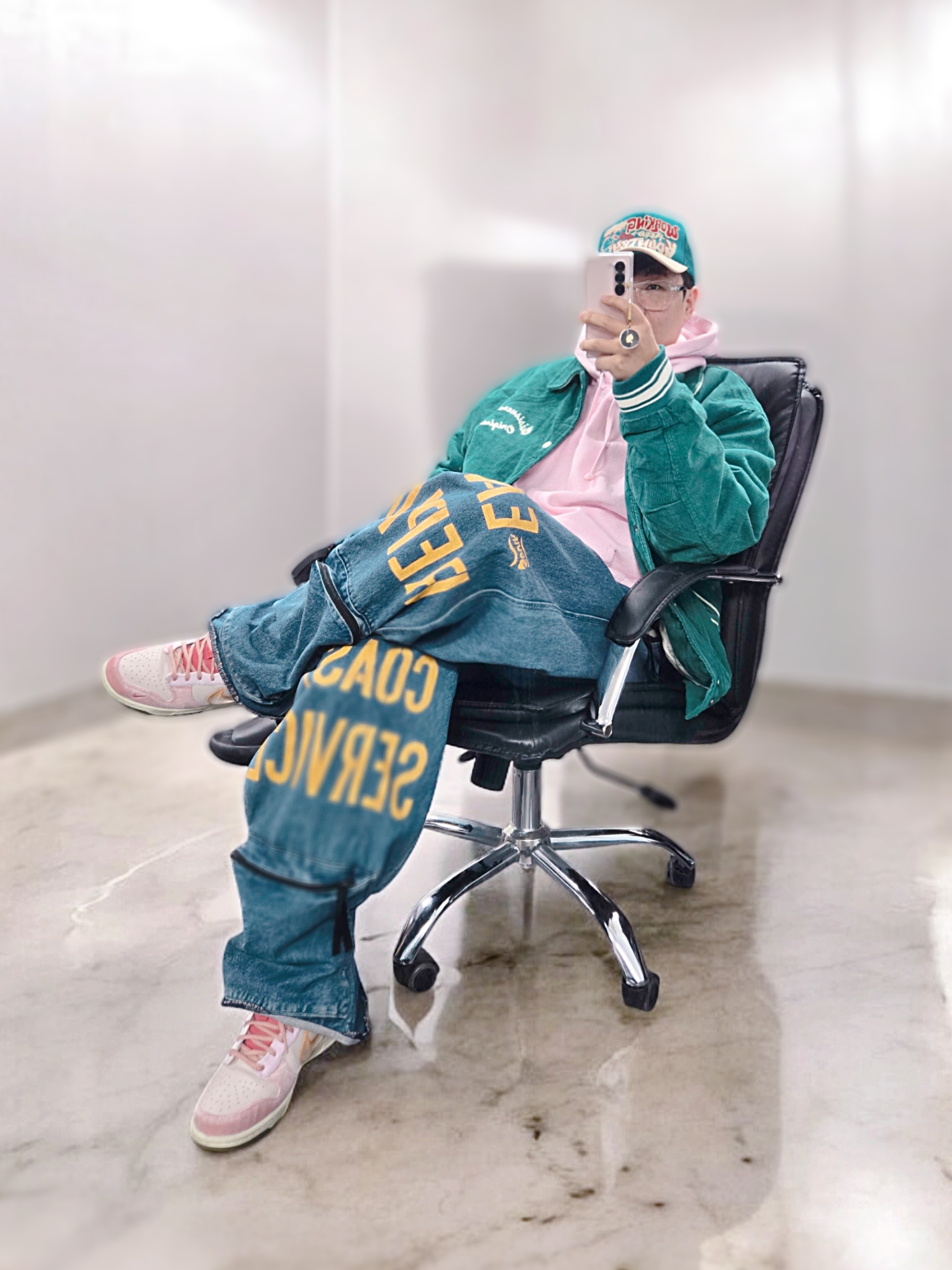 Kapital 12.5 oz. Broken Denim East Repairman Track Pants Indigo, Kapital Kountry Dirty Shrink Truck Cap Beige Turquoise 착용 스타일