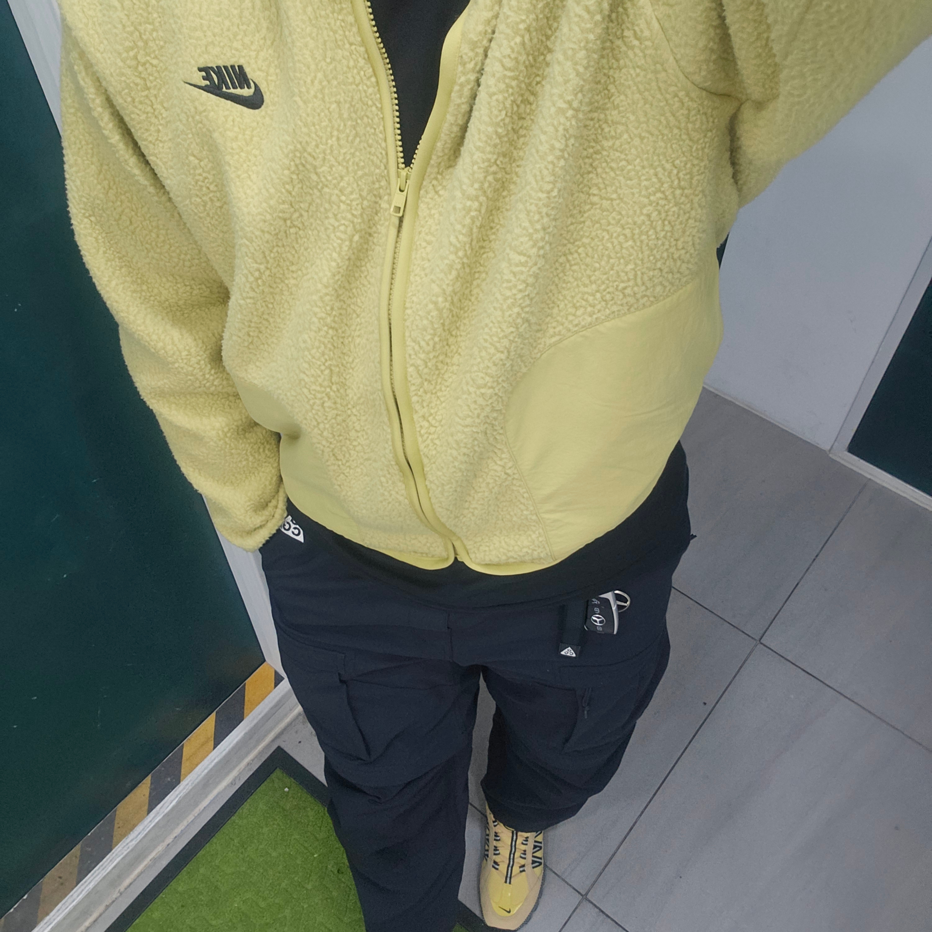 (W) Nike Air Humara Sesame Saturn Gold, Nike ACG Smith Summit Cargo Pants Black Anthracite - Asia 착용 스타일 - 6