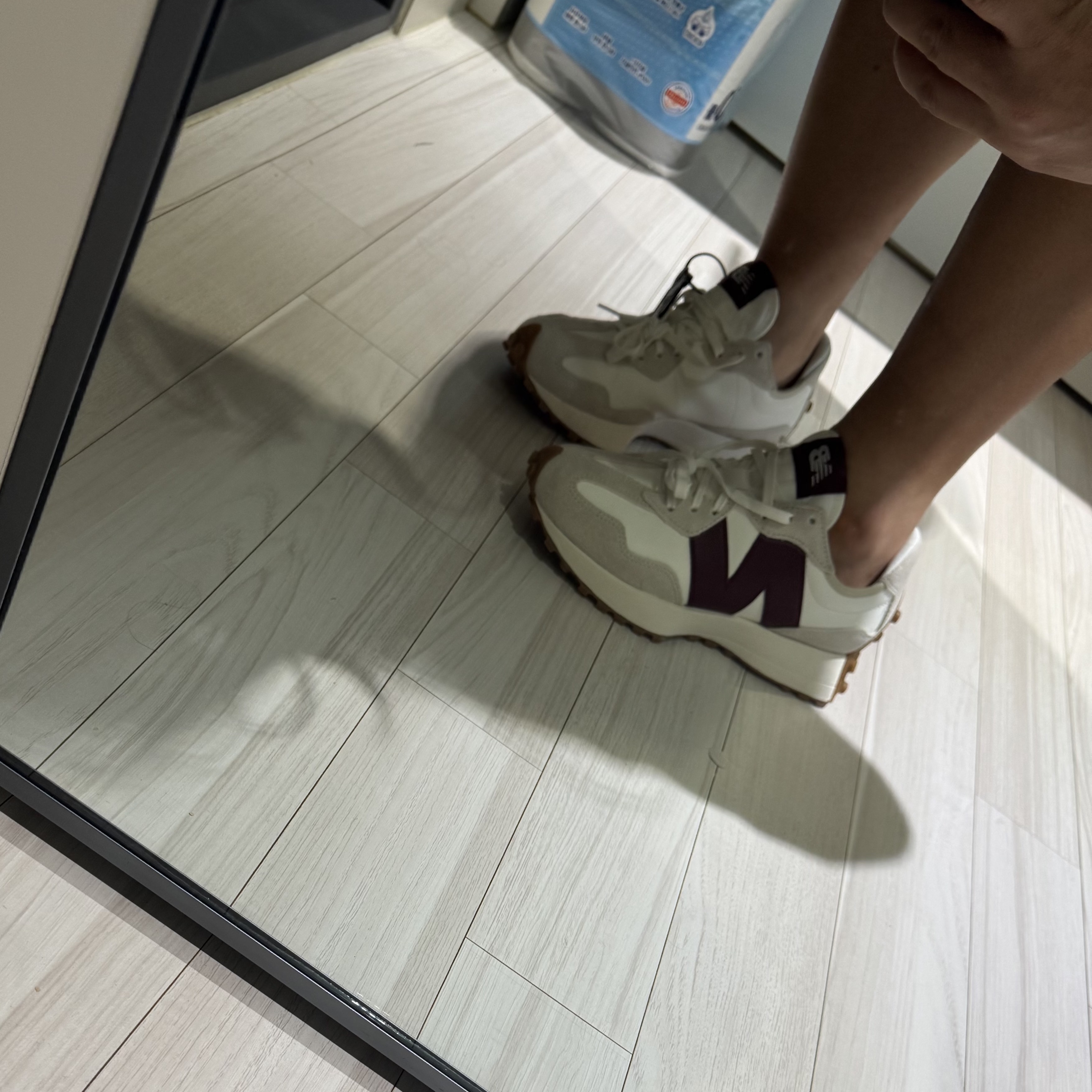 (W) New Balance 327 Burgundy 착용 스타일