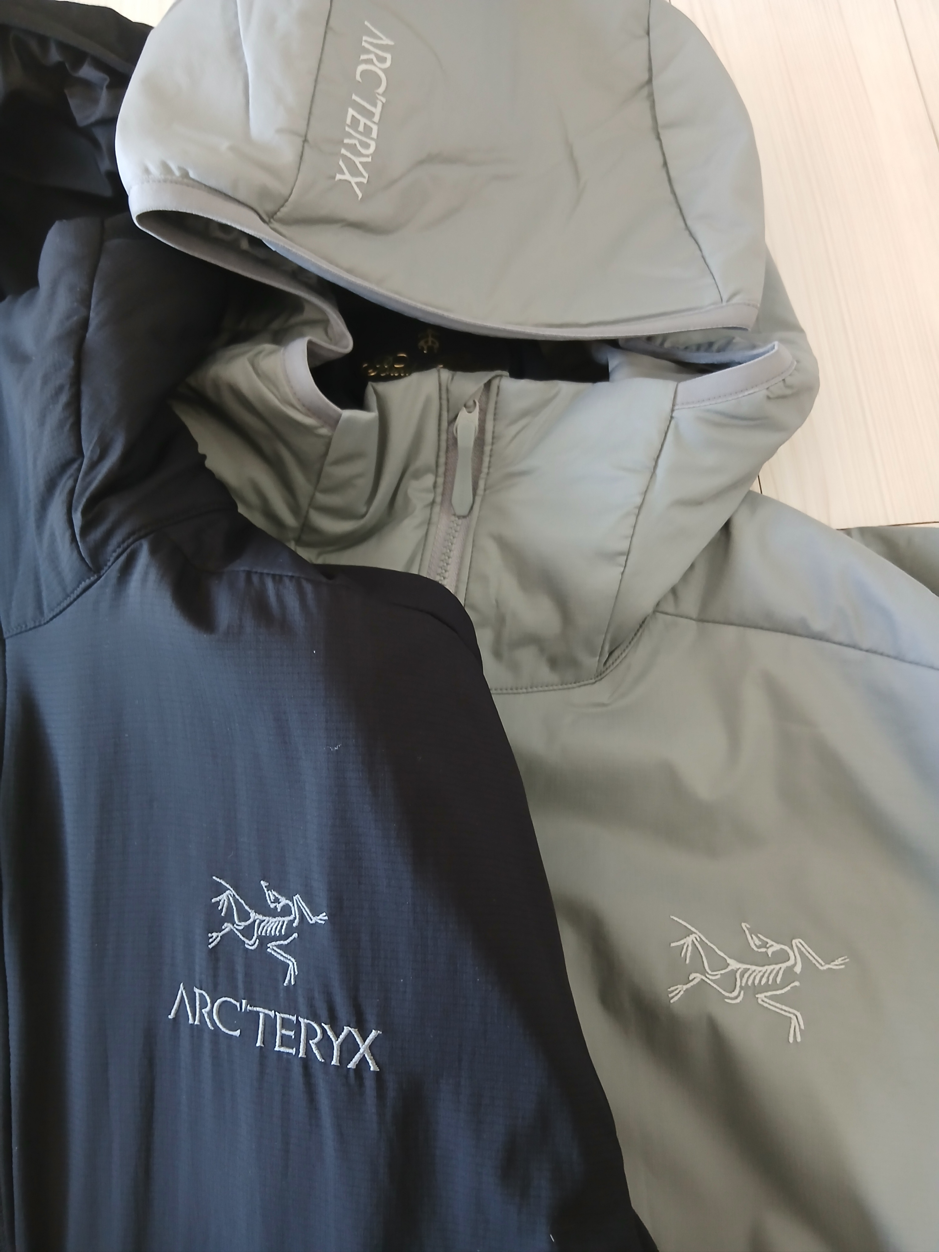 Arc'teryx Atom Hoody Black, Arc'teryx Atom Hoody Void 착용 스타일 - 2