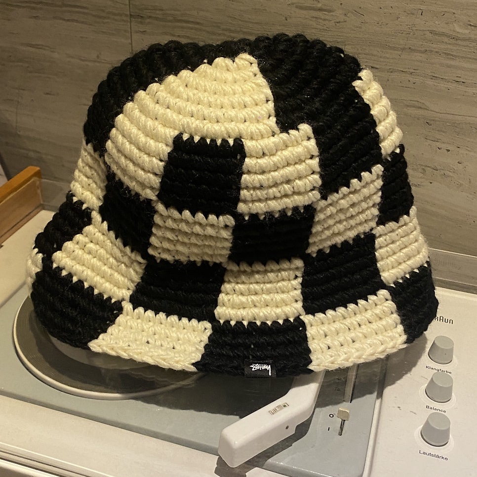 Stussy Checker Knit Bucket Hat Black 착용 스타일