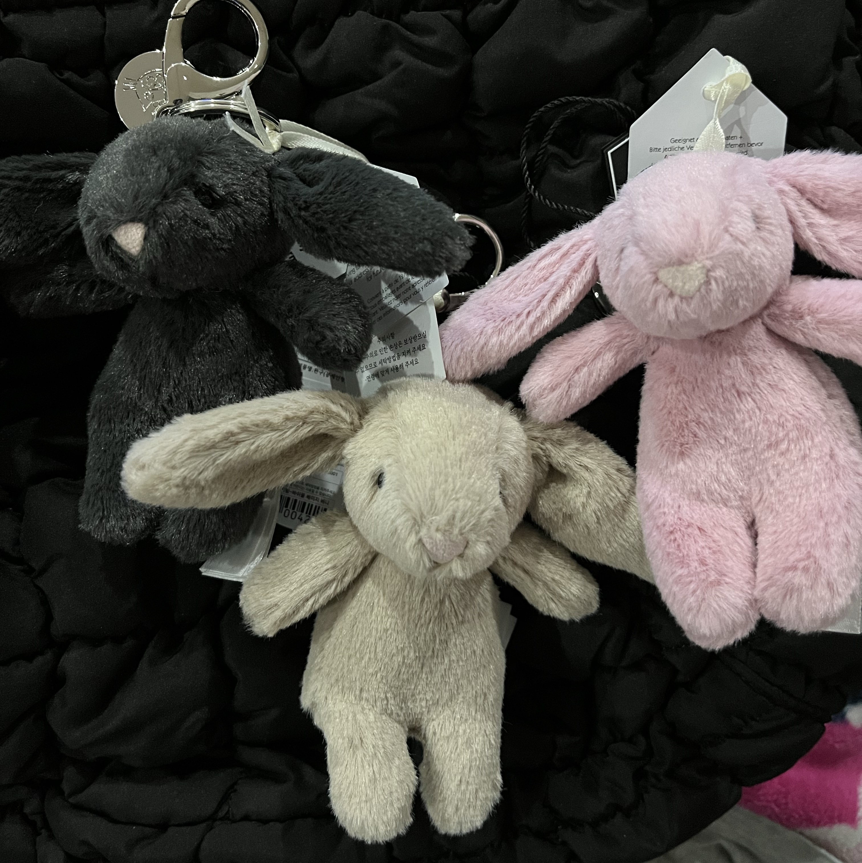 Jellycat Bashful Bunny Bag Charm Ink 착용 스타일
