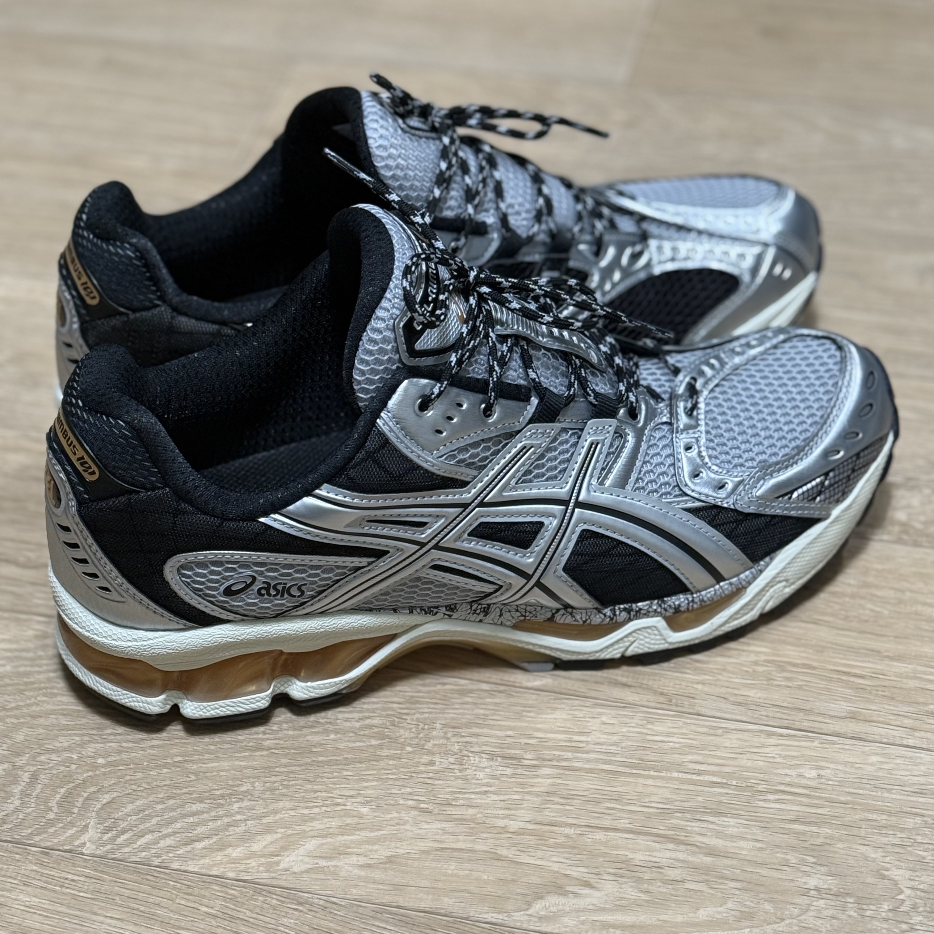 Asics Gel-Nimbus 10.1 Piedmont Grey Pure Silver 착용 스타일