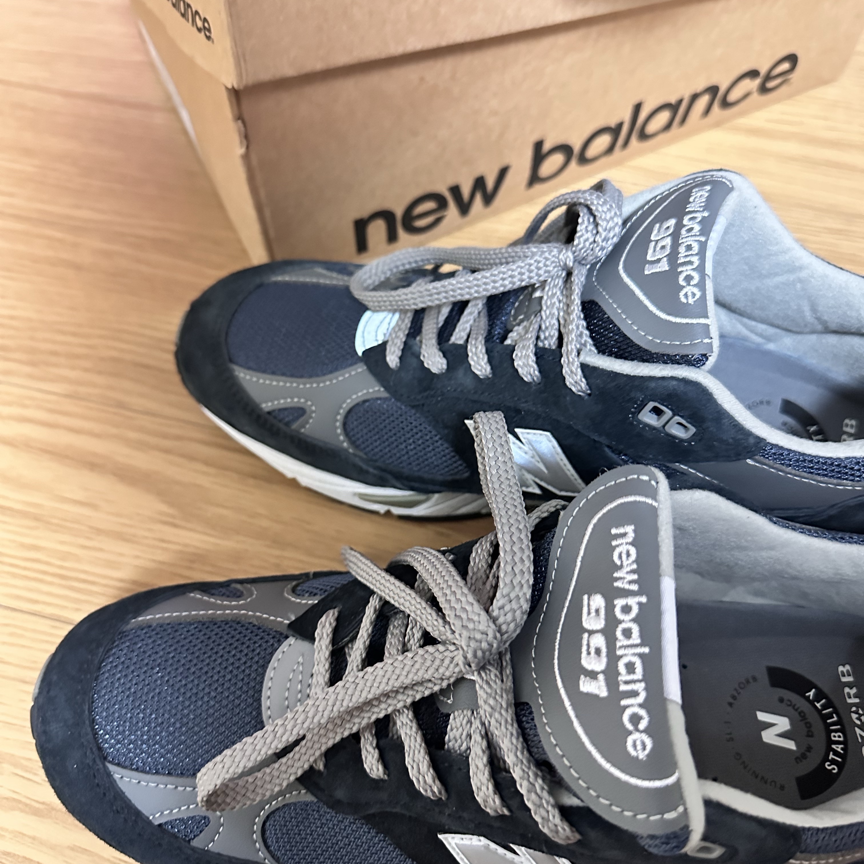 New Balance 991 Made in UK Navy, New Balance 991 Made in UK Grey 착용 스타일 - 2