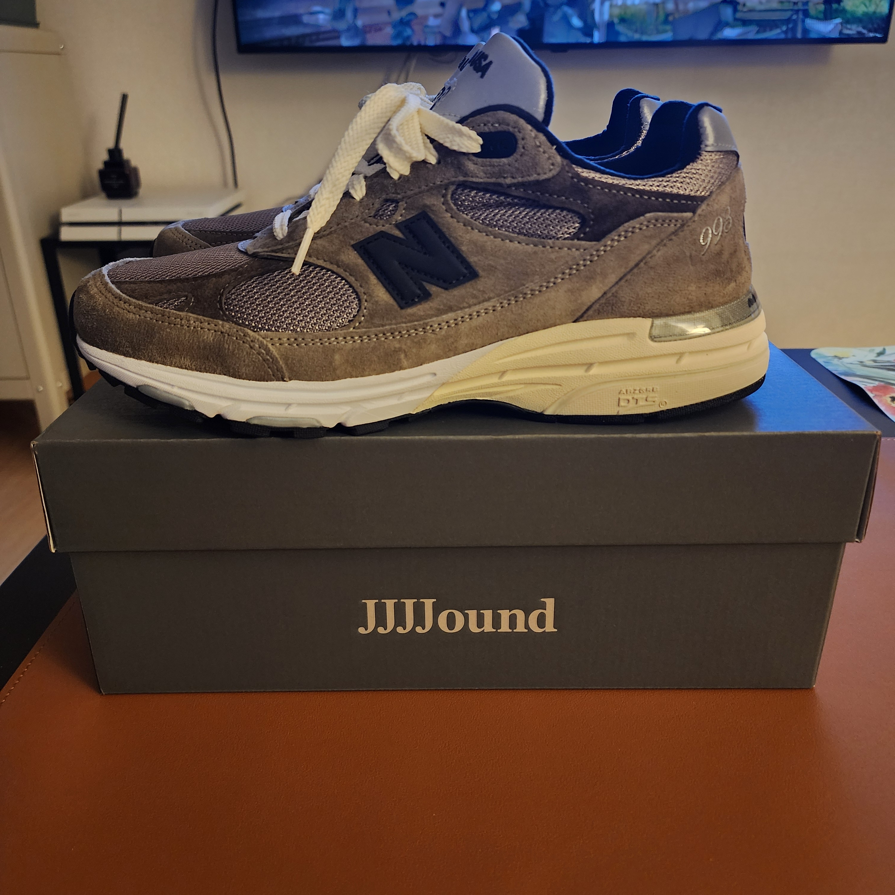 New Balance x JJJJound 993 Made in USA Mushroom White 착용 스타일 - 3