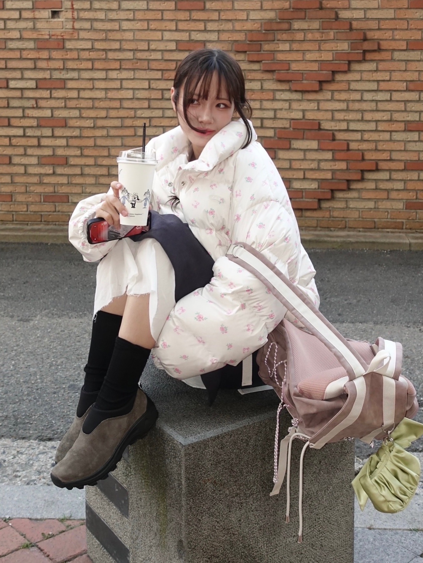 Merrell Winter Moc 3 Gunsmoke, & Other Stories Nano Satin Bow Bag Pistachio 착용 스타일 - 2
