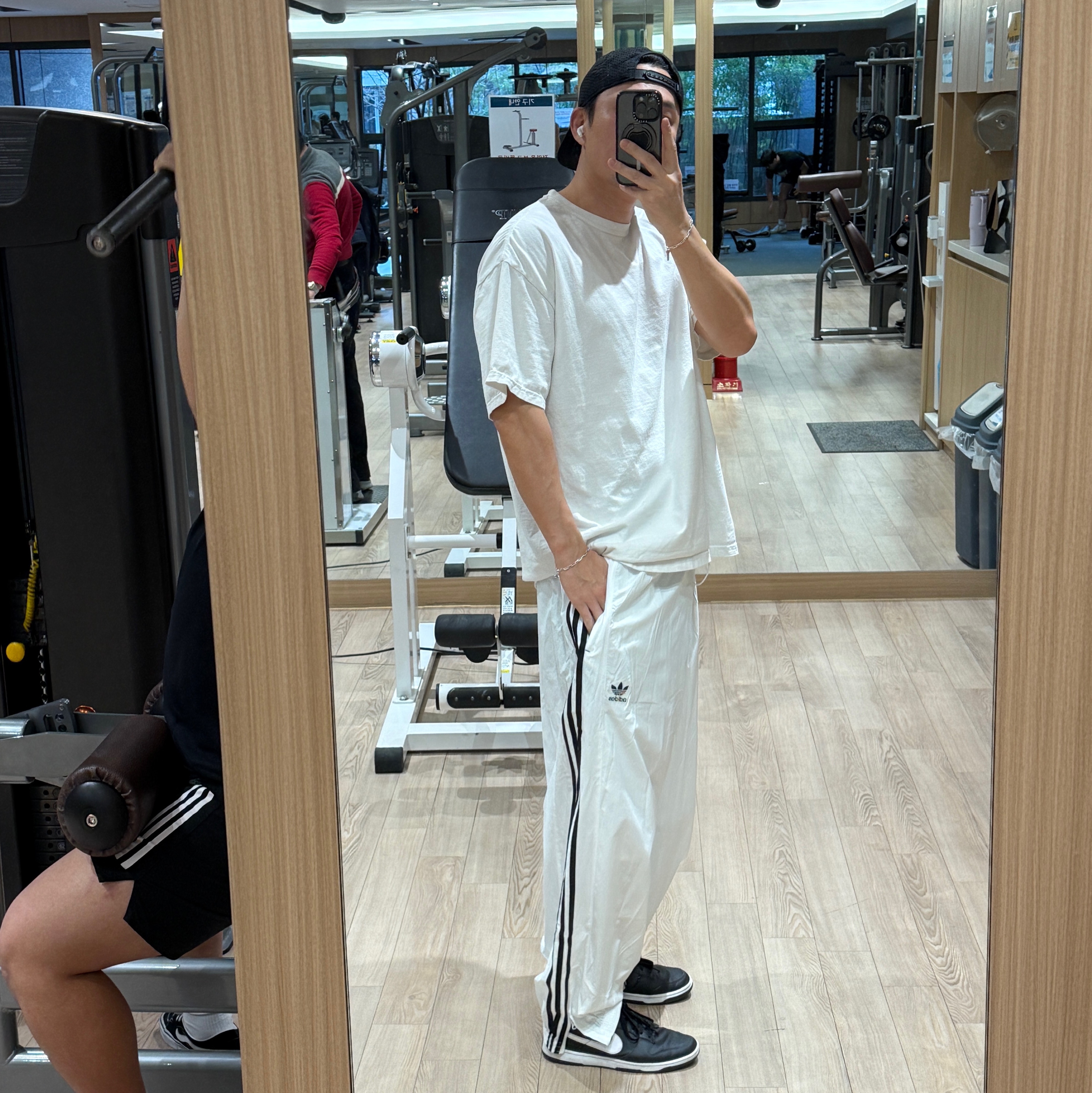 Adidas x Yeseyesee Blues-Like Track Pants White - KR Sizing 착용 스타일 - 2