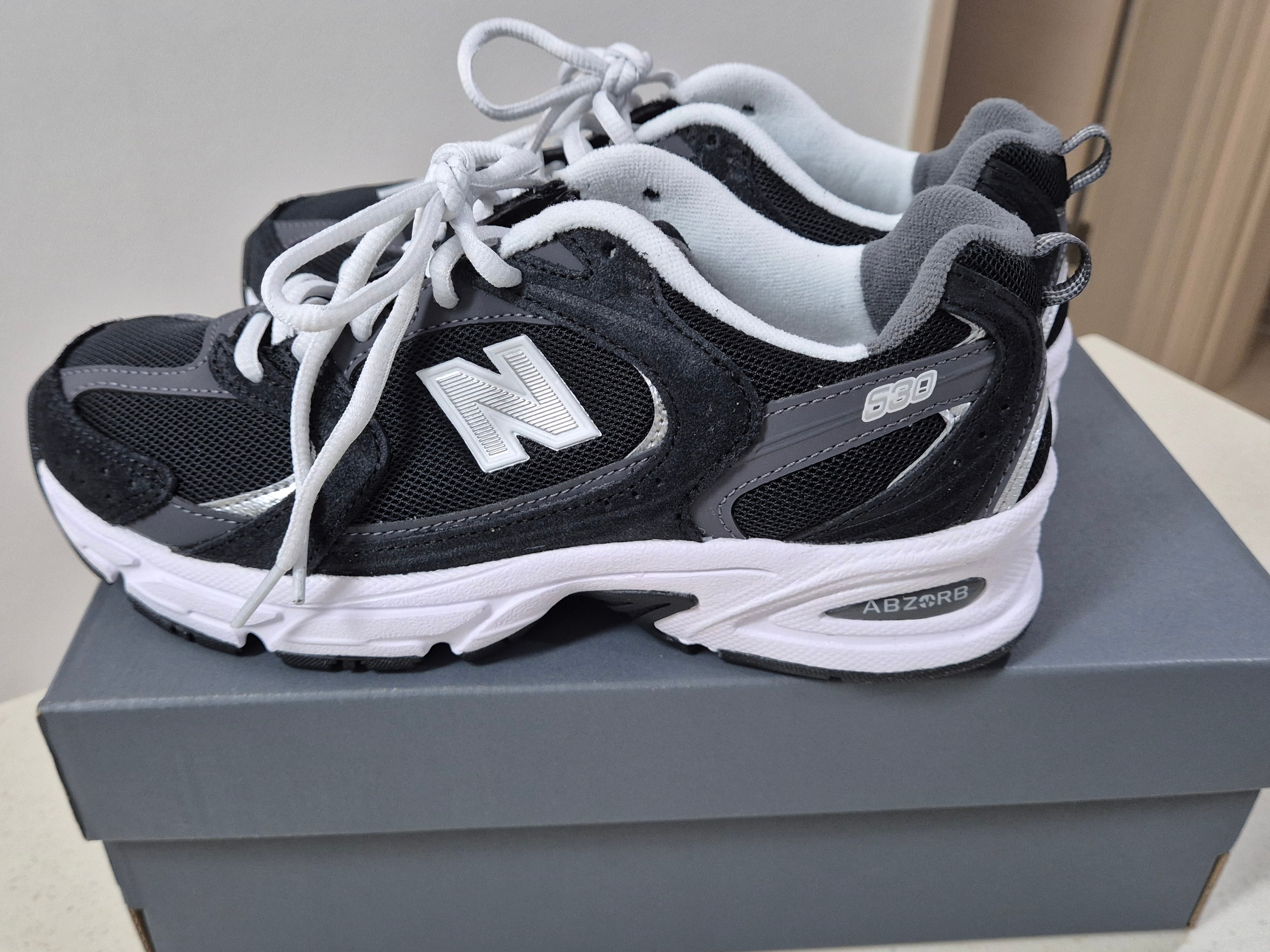 New Balance 530 Classic Black 착용 스타일 - 3