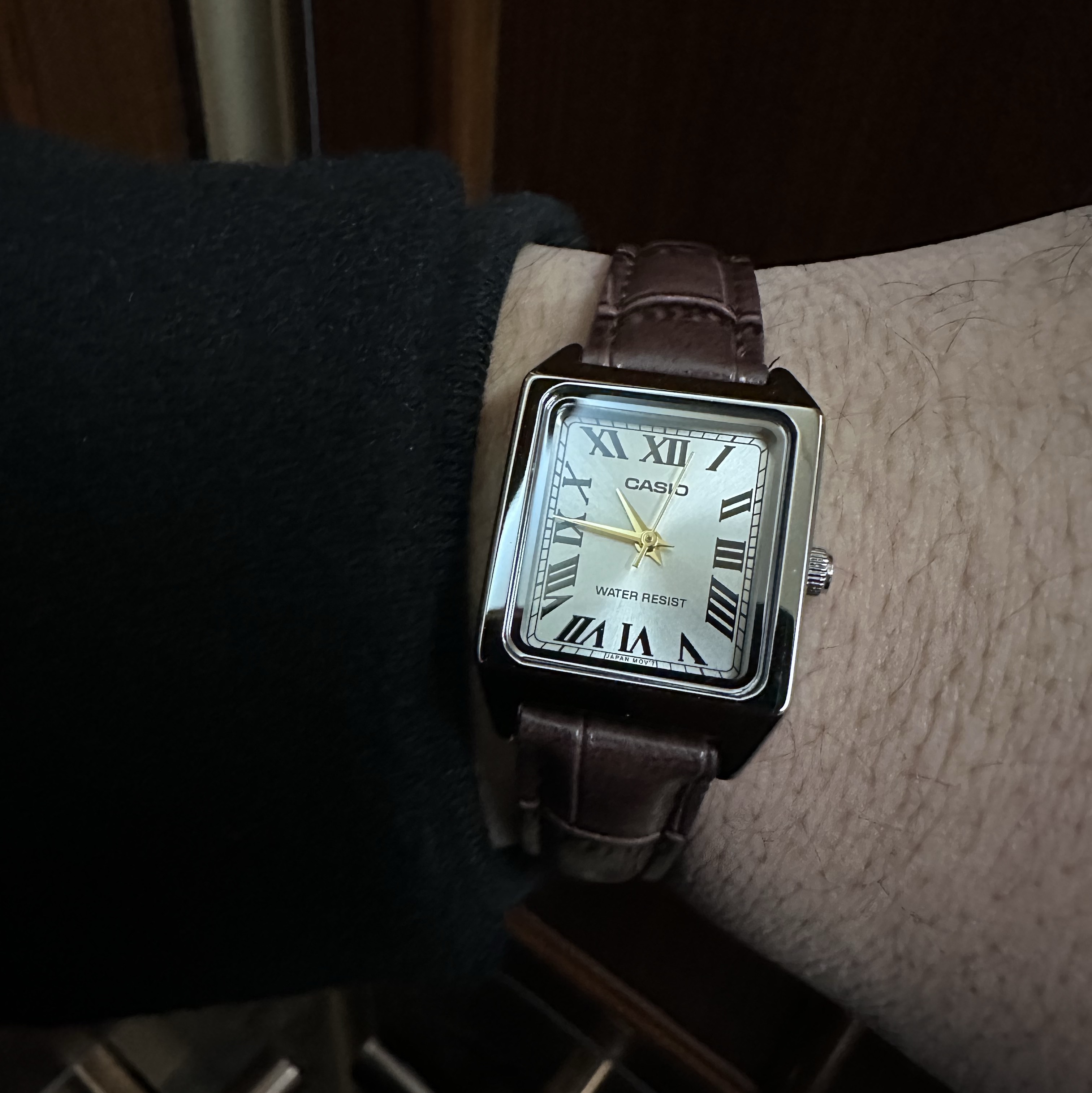 Casio LTP-V007L-9B 착용 스타일