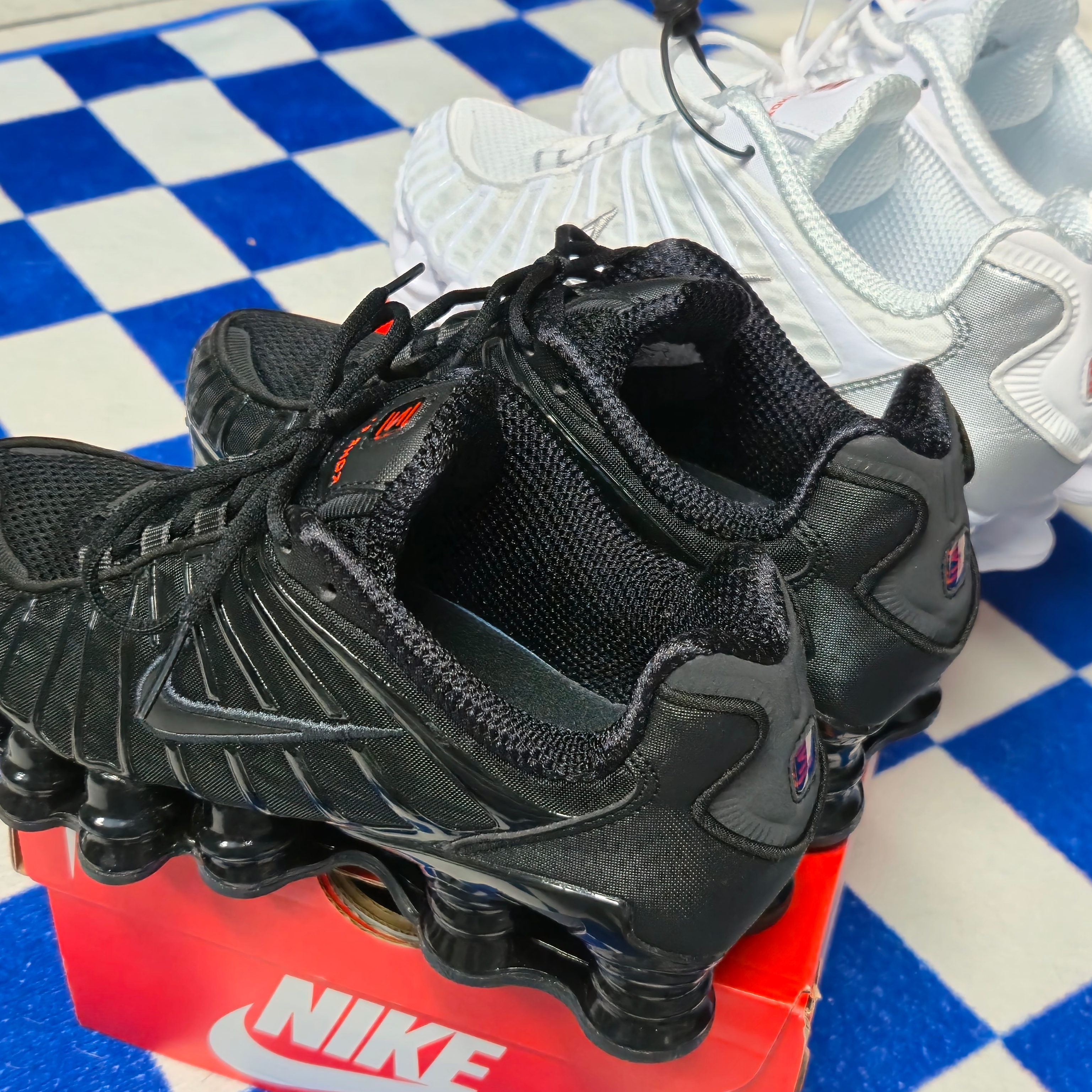 (W) Nike Shox TL Black and Max Orange, (W) Nike Shox TL White and Max Orange 착용 스타일