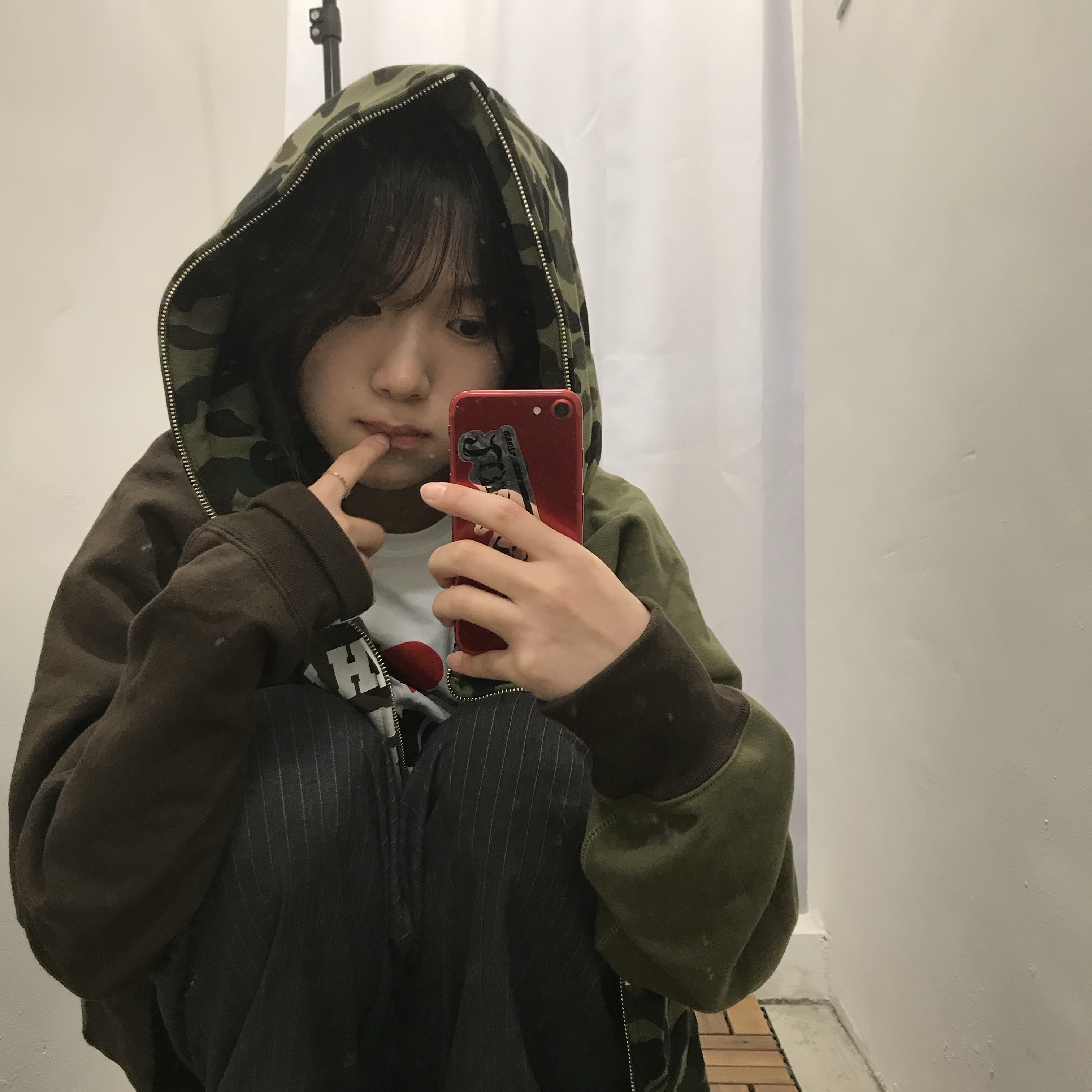 스투시 라구나 아이콘 스웨터 블랙, 캐피탈 11.5온즈 데님 럼버 팬츠 인디고 (프로세싱) 착용 스타일 - 4
