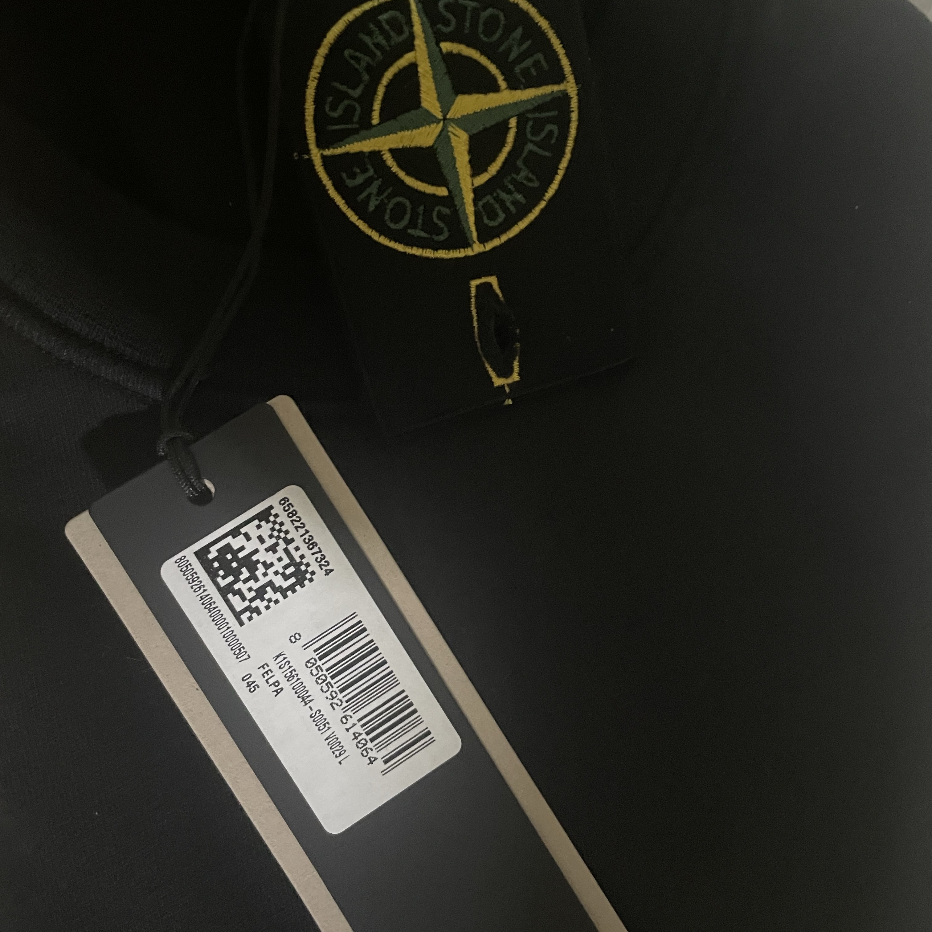 Stone Island 6100044 Organic Cotton Fleece Crewneck Sweatshirt with Ribbed Details Black - 25SS 착용 스타일