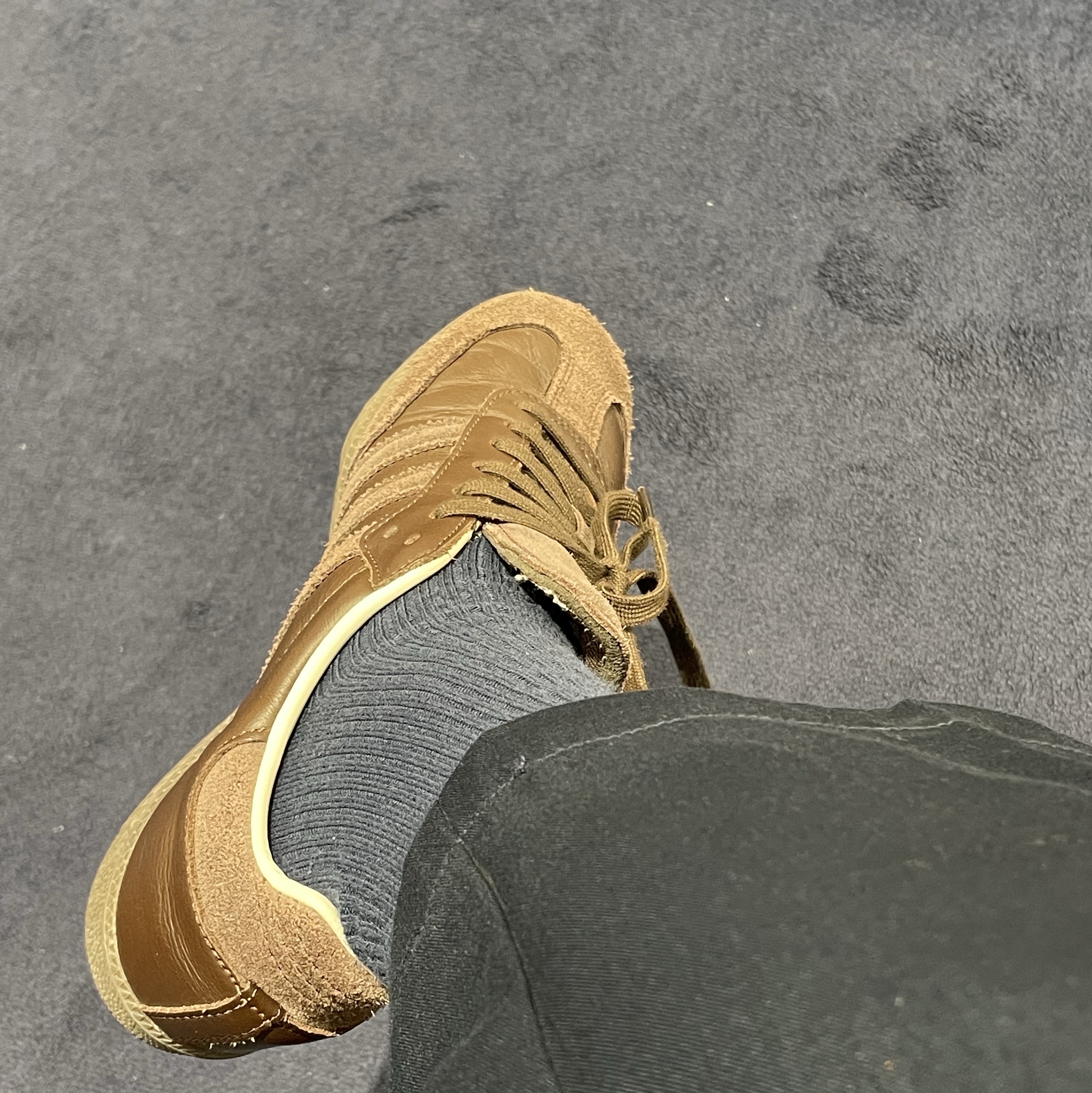 Adidas Samba Linen Savanna 착용 스타일