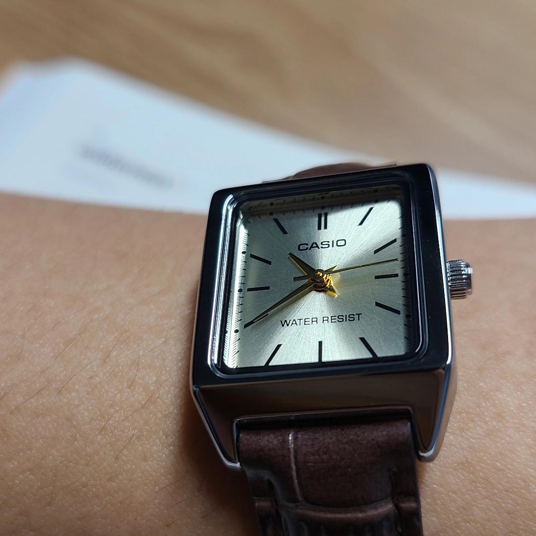 Casio LTP-V007L-9E 착용 스타일