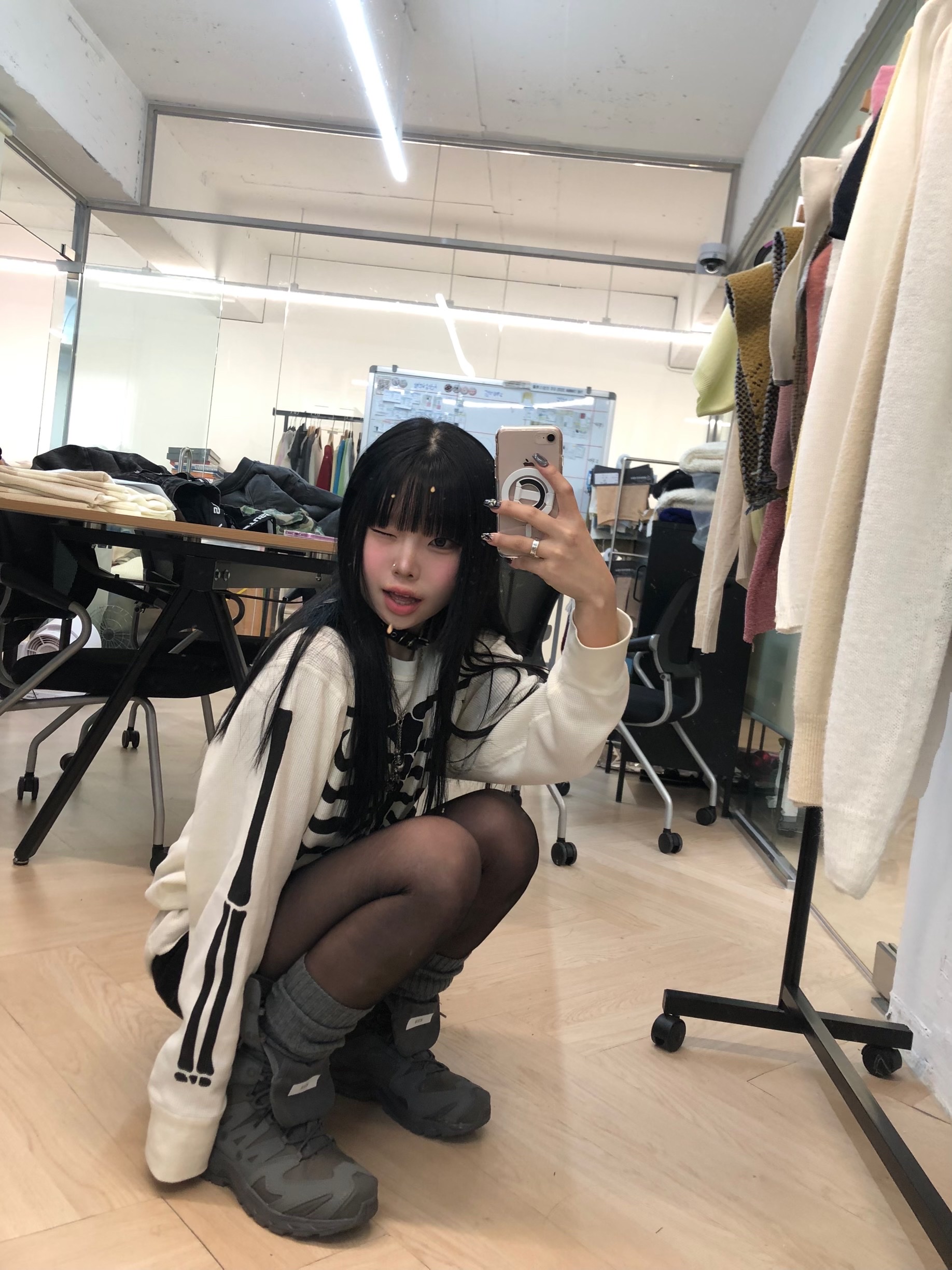 Salomon x Rier XA Jungle Castlerock, Supreme Hanes Bones Thermal Crew Natural (1 Pack) 착용 스타일 - 1