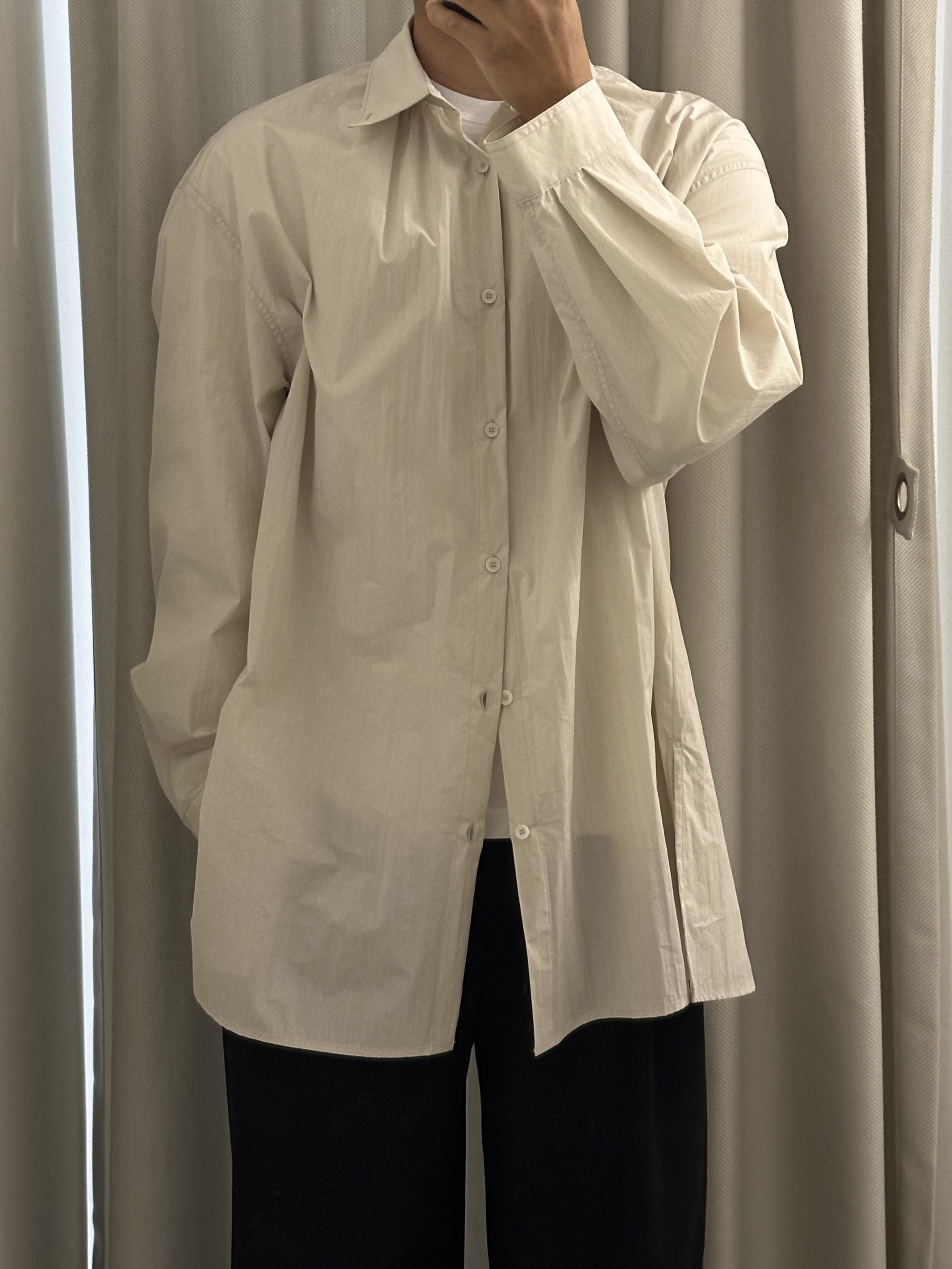 Uniqlo U Utility T-Shirt Longsleeve Dark Brown - KR, Amomento Oversize Shirring Shirts Ecru 착용 스타일 - 3