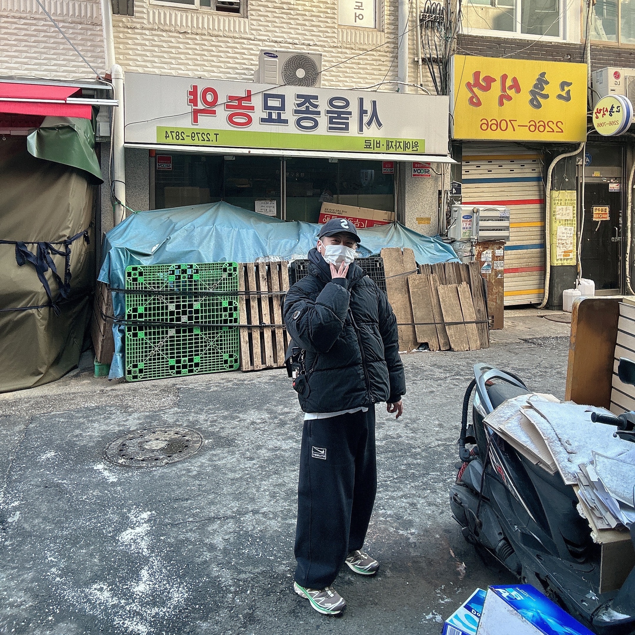Nike x Stussy NRG Washed Fleece Pants Black (DO5296-010), Salomon XT-6 Quiet Shade Deep Green 착용 스타일