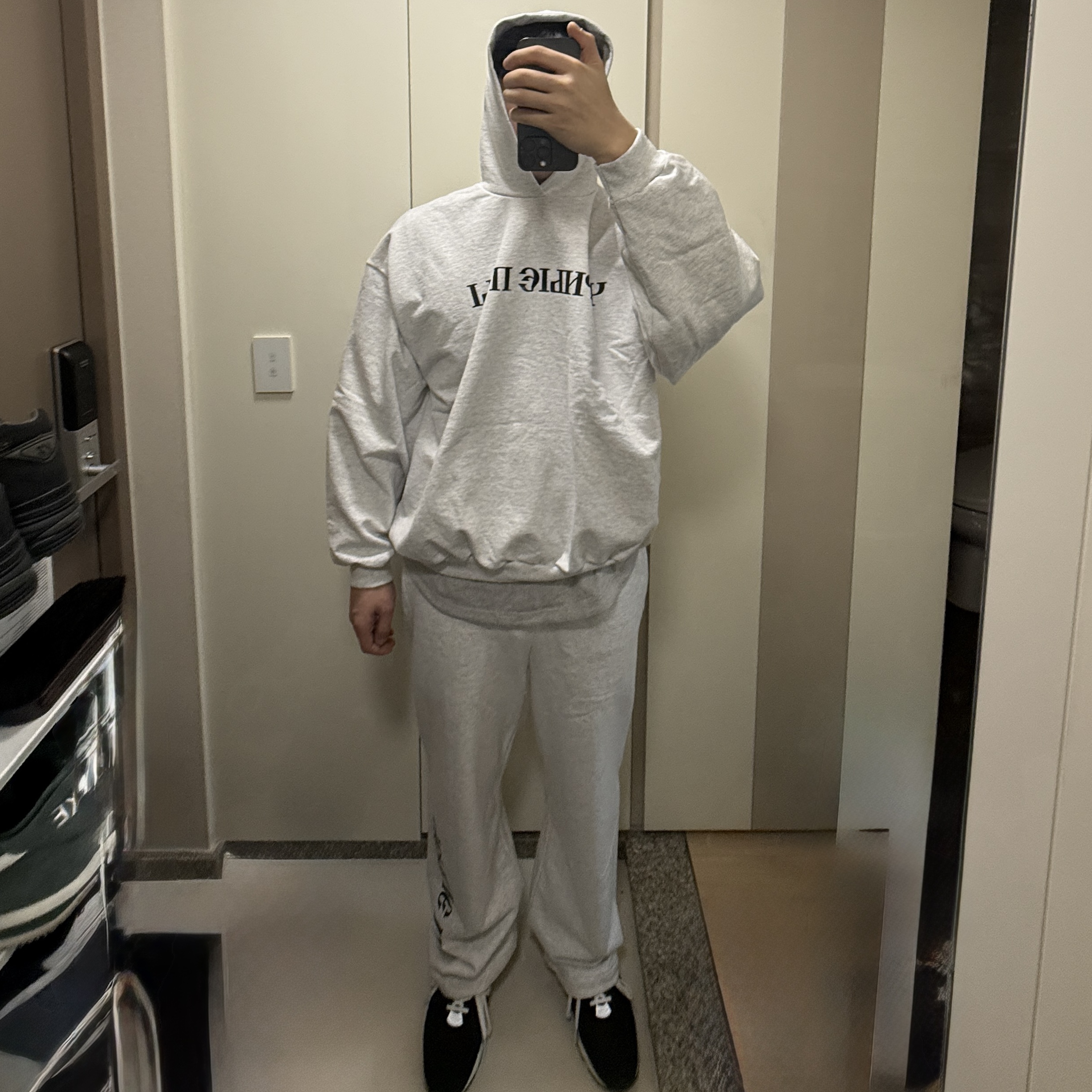 Yeezy x Gosha Rubchinskiy YZY Black Dogs Jogger Heather Grey, Yeezy x Gosha Rubchinskiy YZY Black Dogs Hoodie Heather Grey 착용 스타일