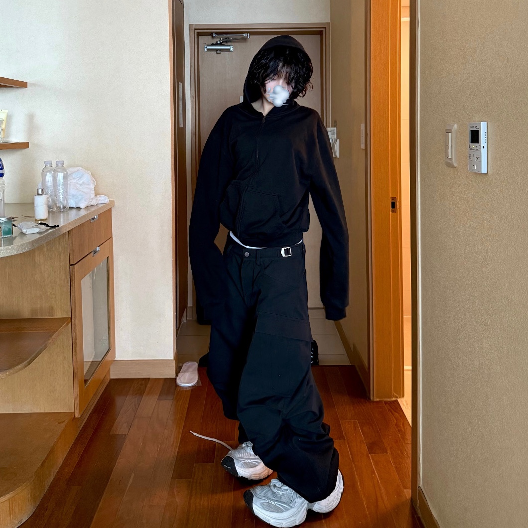 Nonnod Side Zip Cargo Pants Black, Balenciaga 10XL Sneakers White Grey Silver Black 착용 스타일 - 2