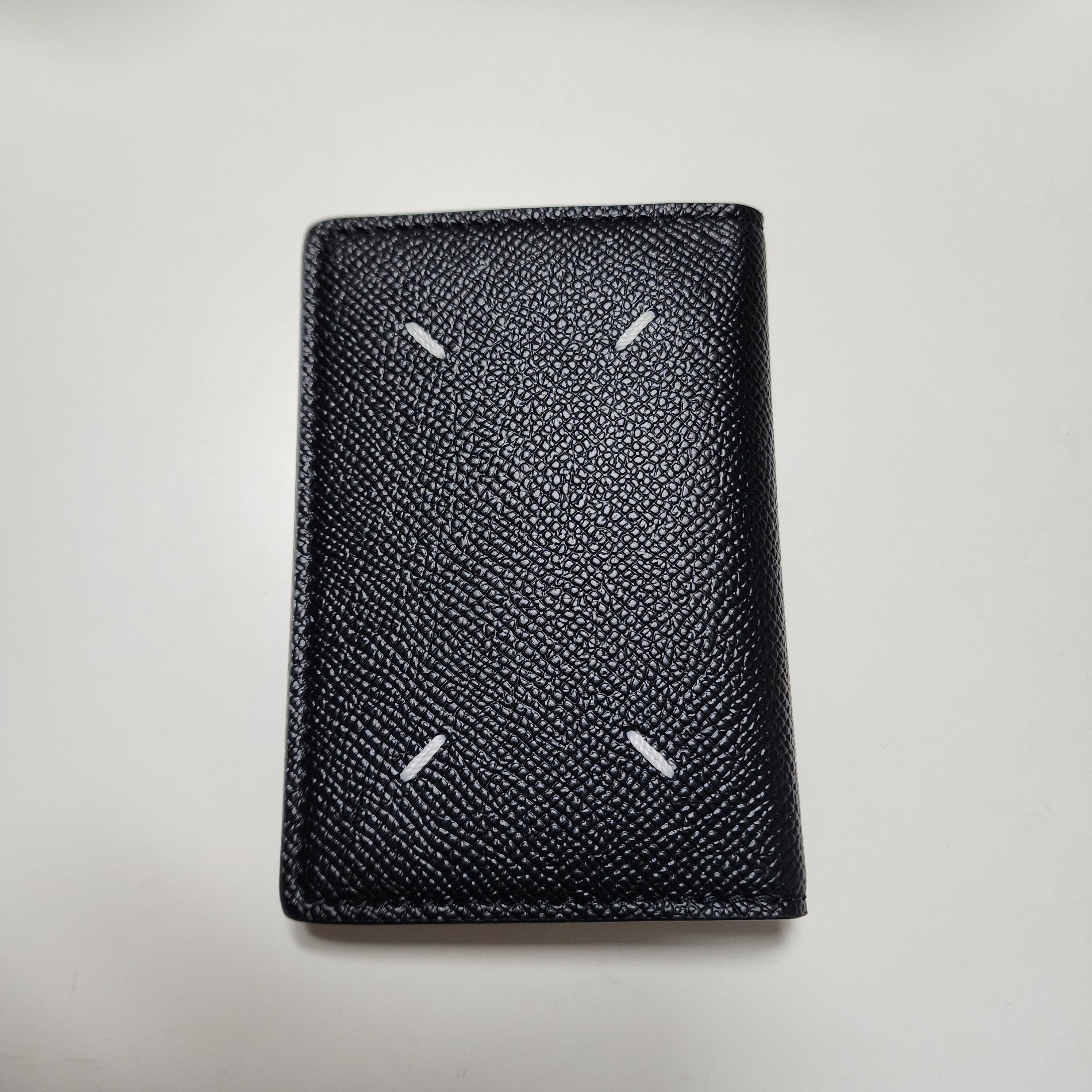 Maison Margiela Leather Bi-Fold Card Holder Black 착용 스타일 - 2