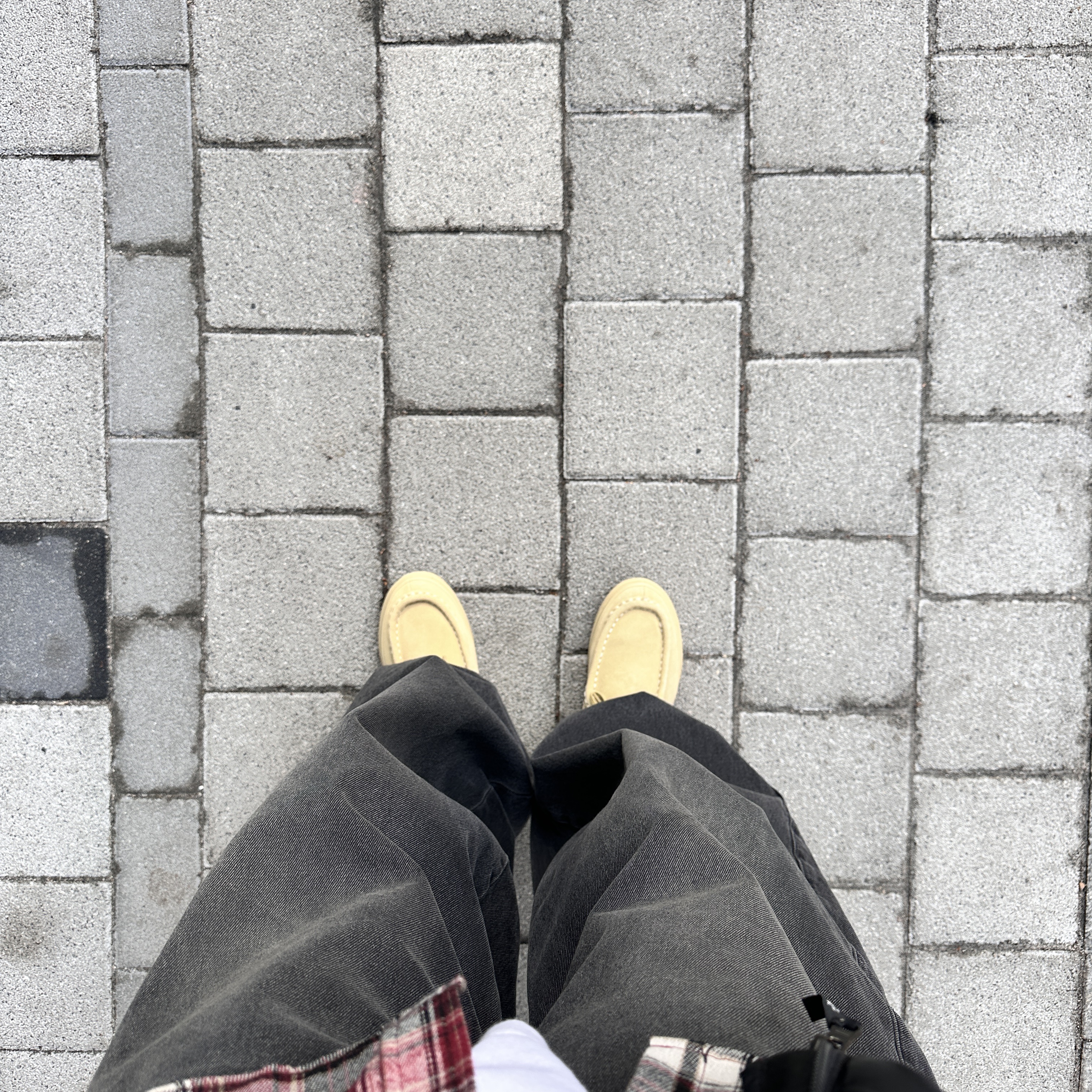 Vans Carver Sand Beige 착용 스타일