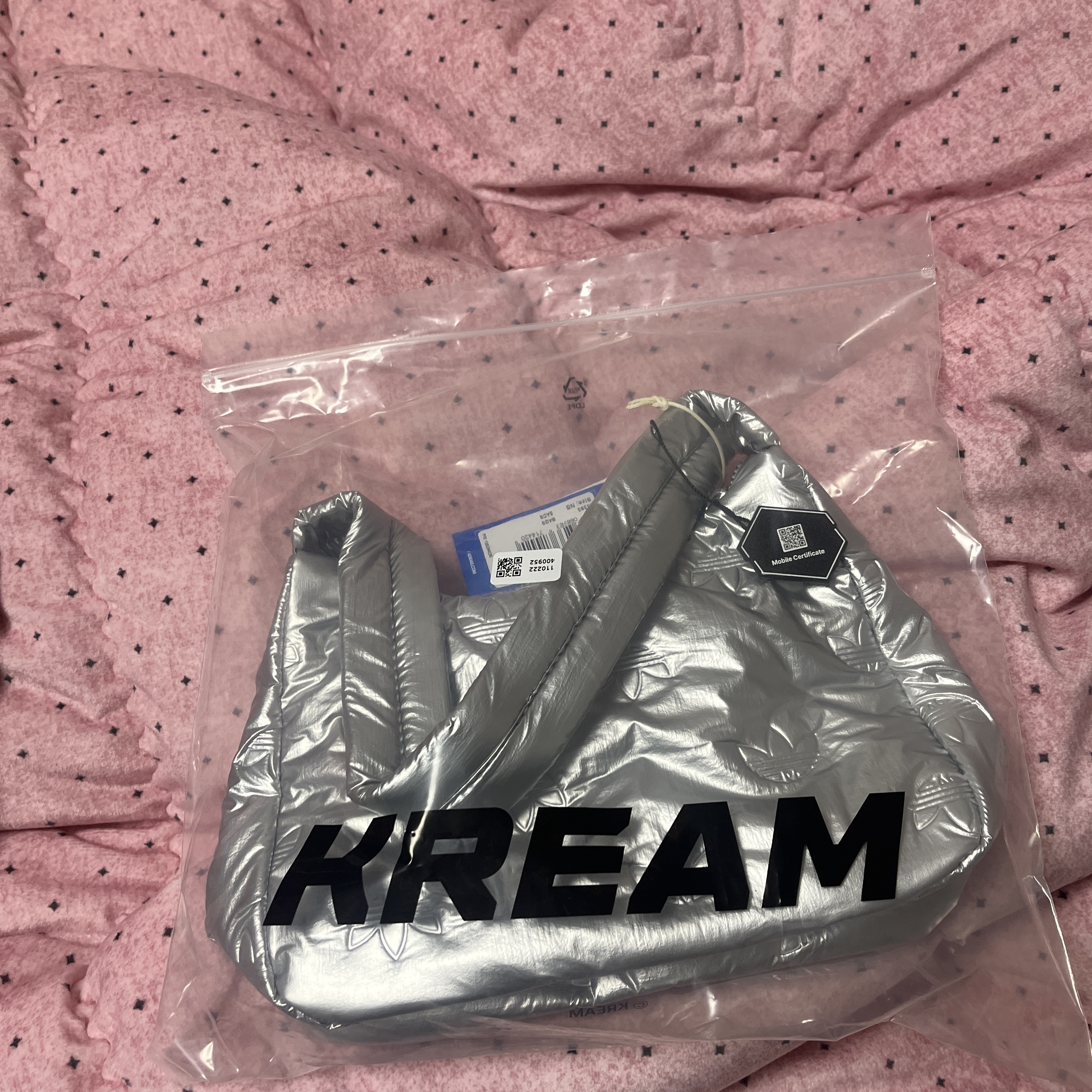 Adidas Puffy Satin Mini Shoulder Bag Silver Metallic 착용 스타일