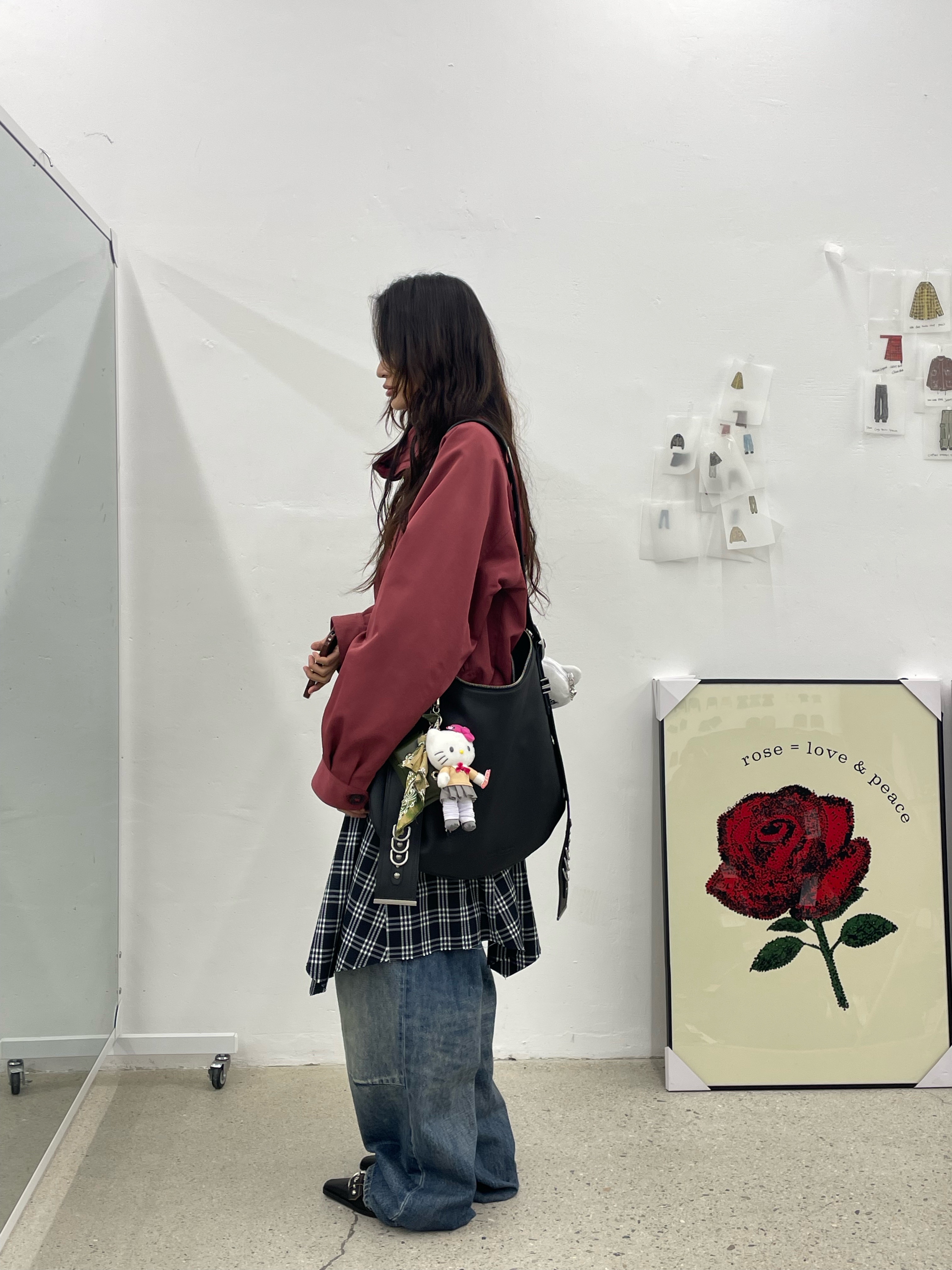 [KREAM 단독] Vacant Archive Bella Wide Strap Hobo Bag Black, [KREAM 단독] Vacant Archive Bella Wide Strap Hobo Bag Beige 착용 스타일