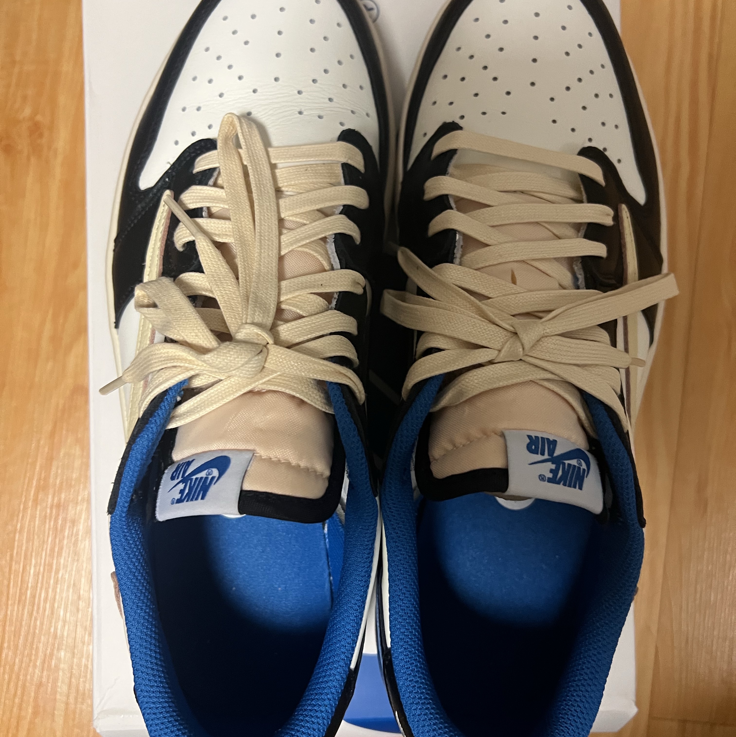 Jordan 1 x Travis Scott x Fragment Retro Low OG SP Military Blue 착용 스타일 - 1
