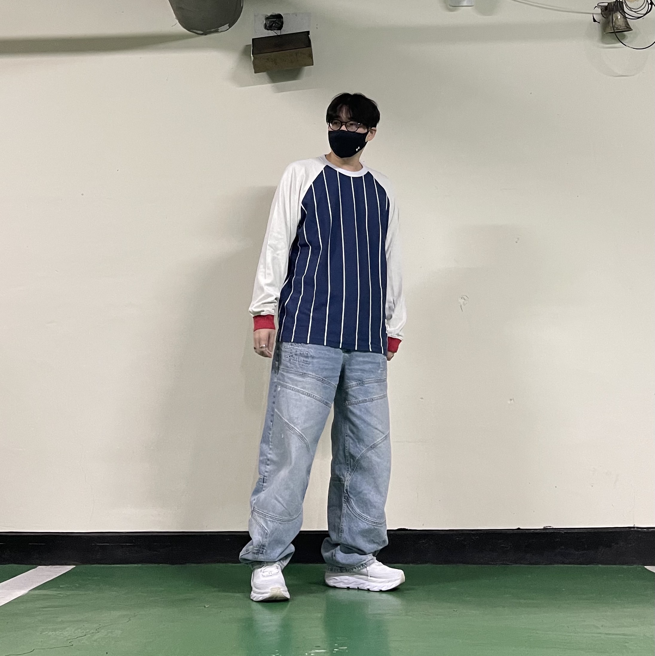 Supreme Stripe Raglan L/S Top Navy - 24FW, Hoka Bondi 6 White 착용 스타일 - 1