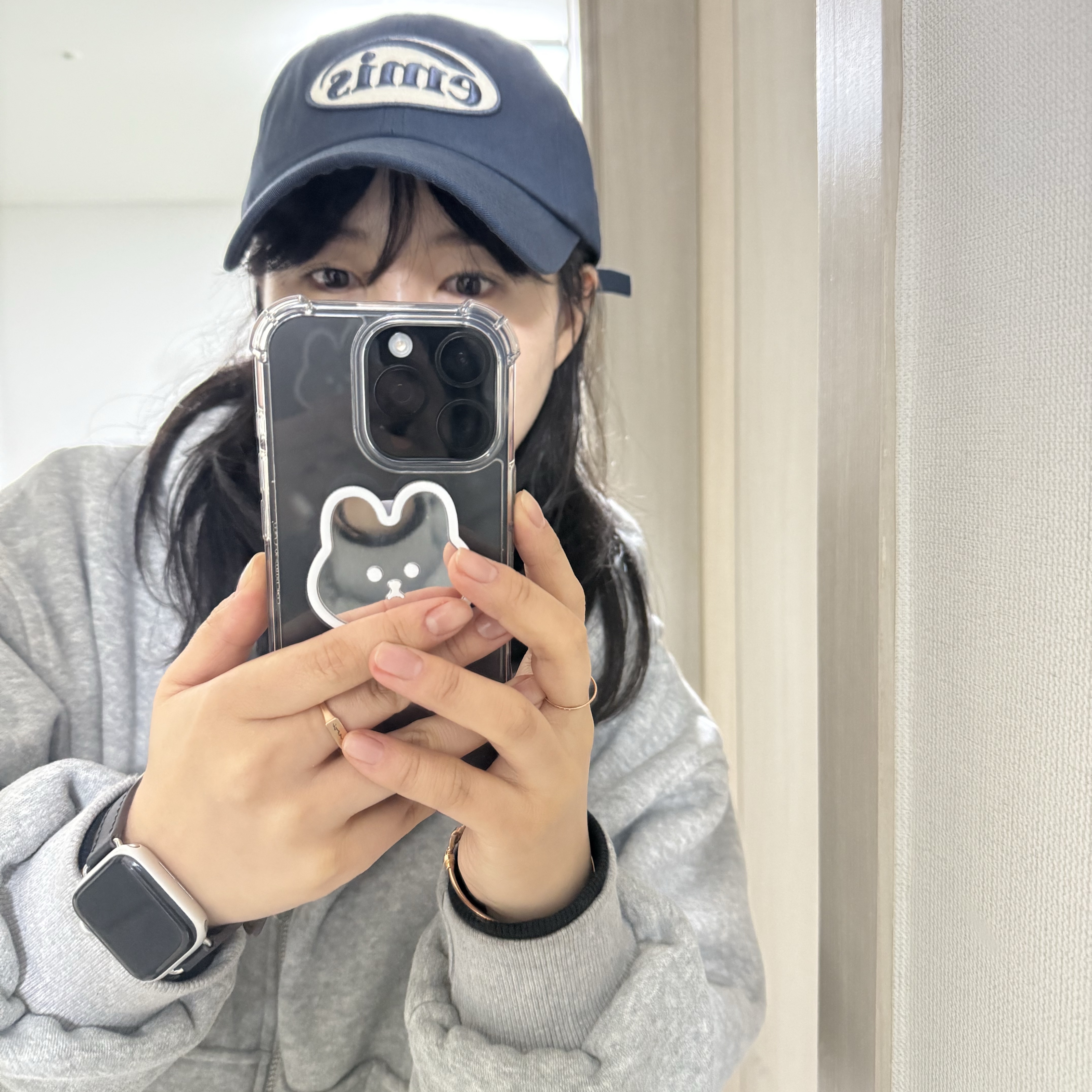 이미스 톤 온 톤 와펜 볼캡 네이비 착용 스타일 - 2