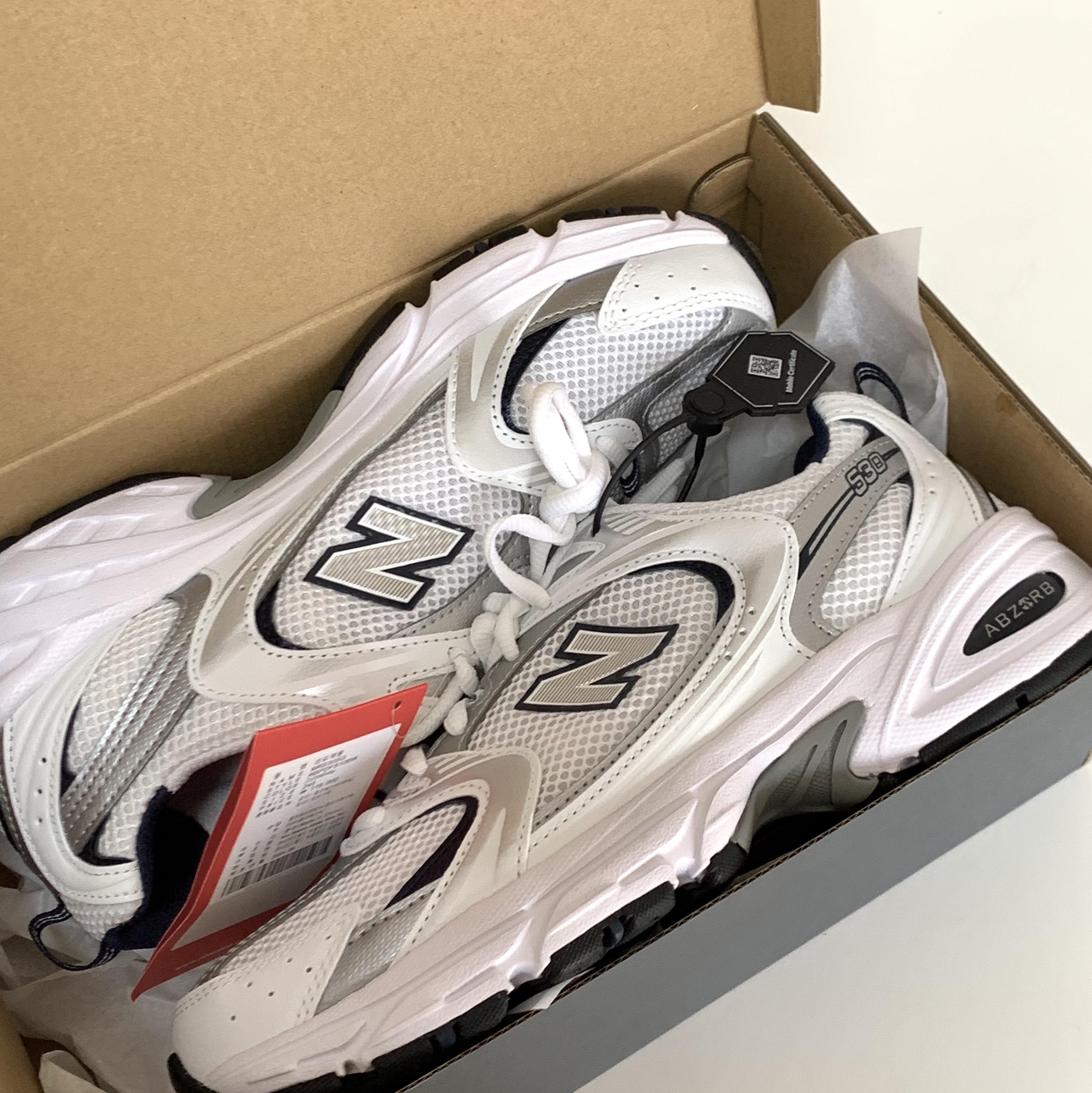 New Balance 530 White 착용 스타일