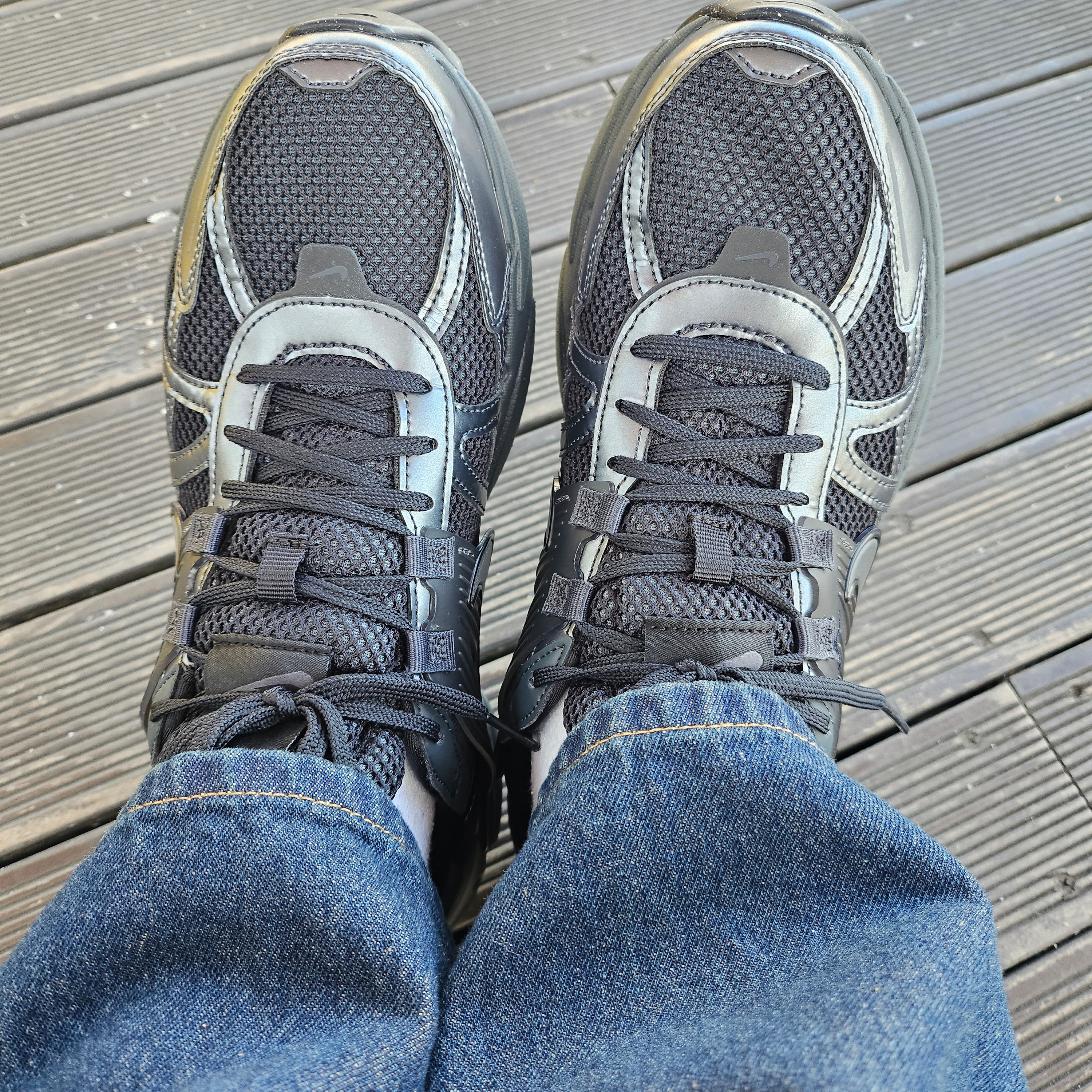 Nike V2K Run Black Anthracite 착용 스타일 - 2
