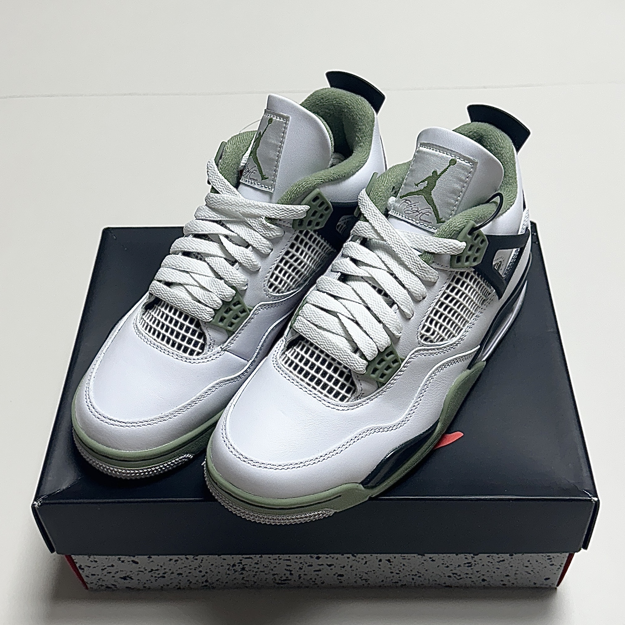 (W) Jordan 4 Retro Oil Green 착용 스타일 - 4